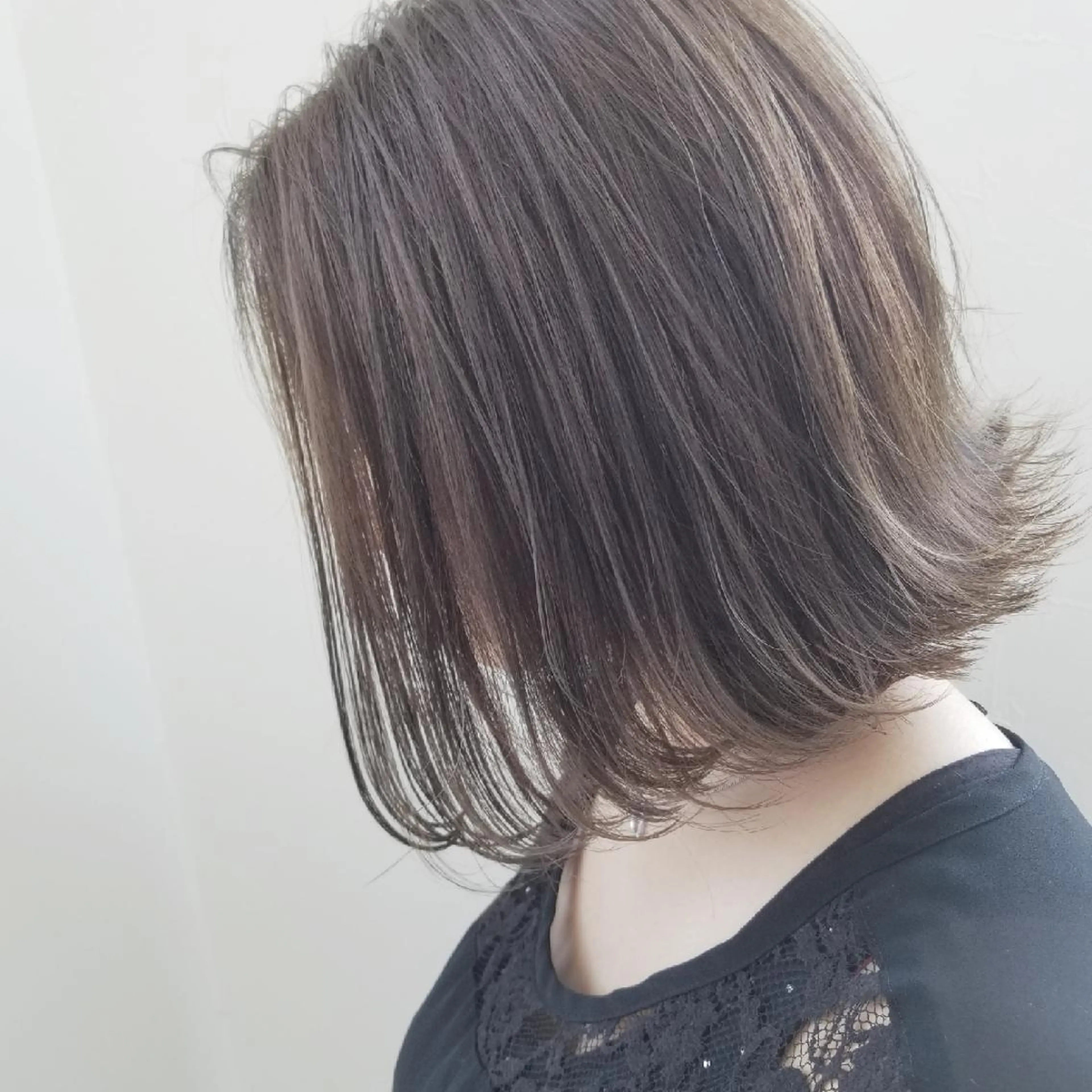 ミディアム カラー 切りっぱなしボブ グレージュ カーキグレージュ ボブ カット ヘアカラー トリートメント レイヤーカット/ ウルフカット/大橋 のヘアスタイル