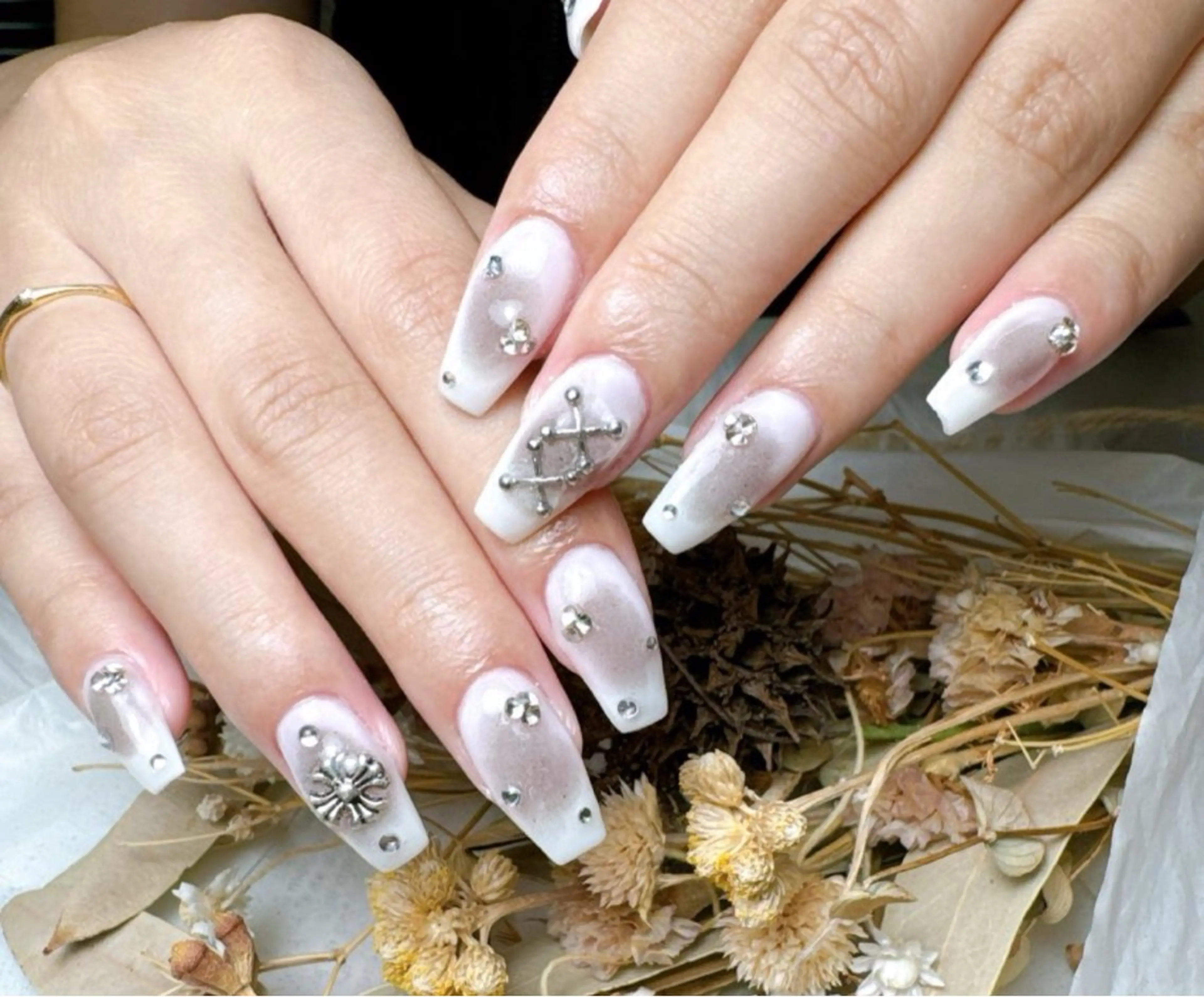 ネイル ハンドネイル ハンドケア cat‘s nail🐈‍⬛のネイルデザイン