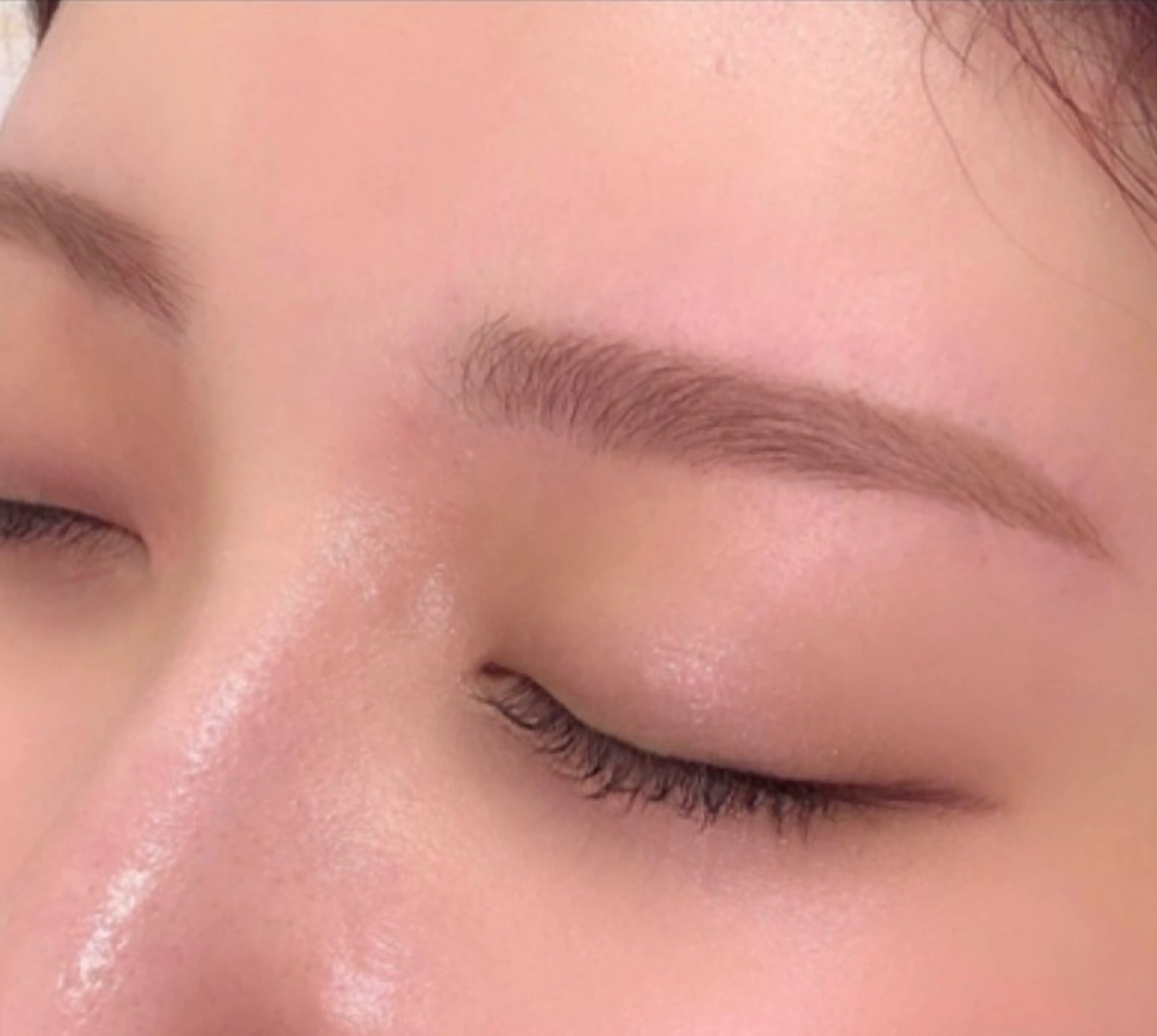 アイブロウ 工藤 光未のヘアスタイル