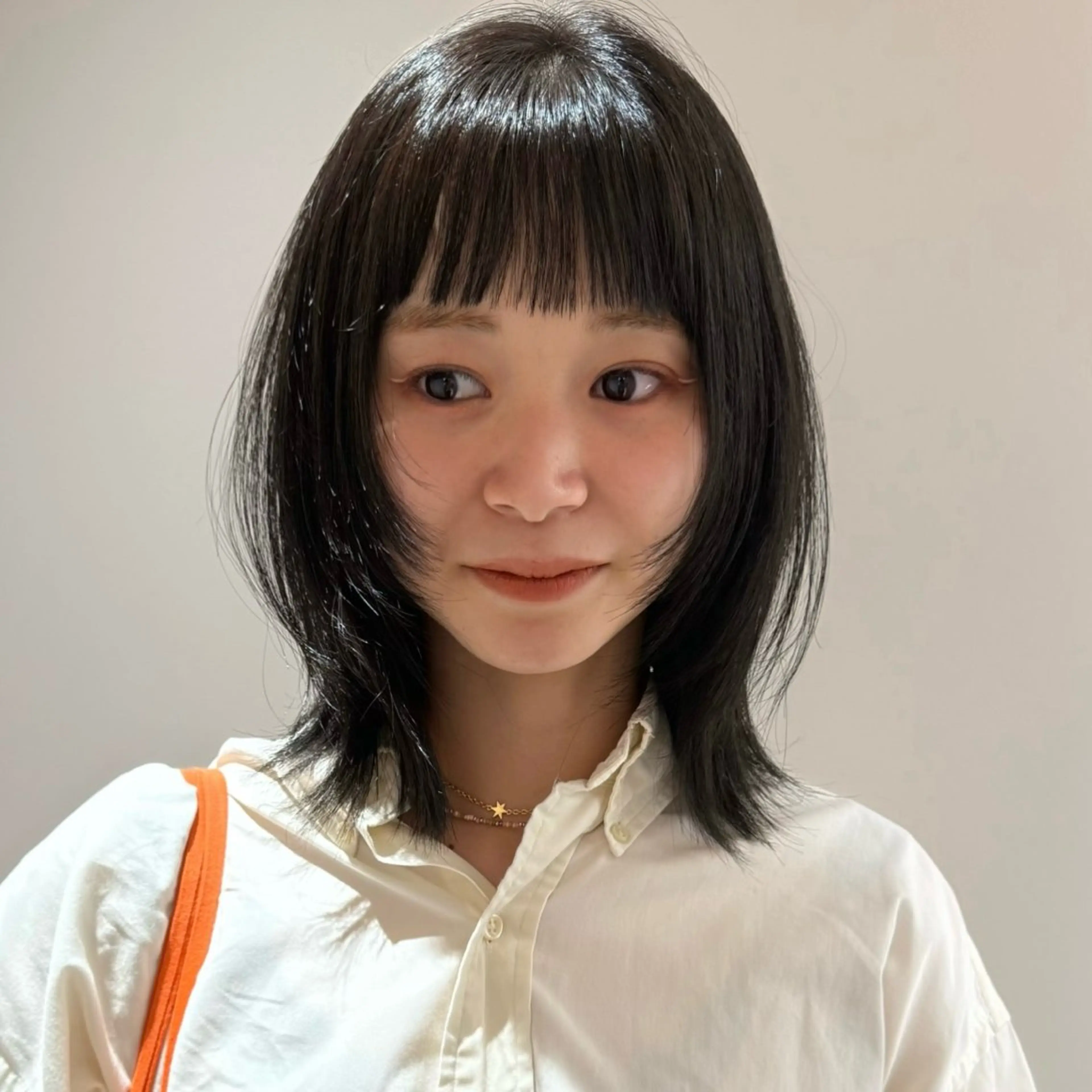 ミディアム 伸ばしかけ レイヤーカット カット ヘアカラー mile所属・mei 🌔 ショート・ボブカットのヘアスタイル