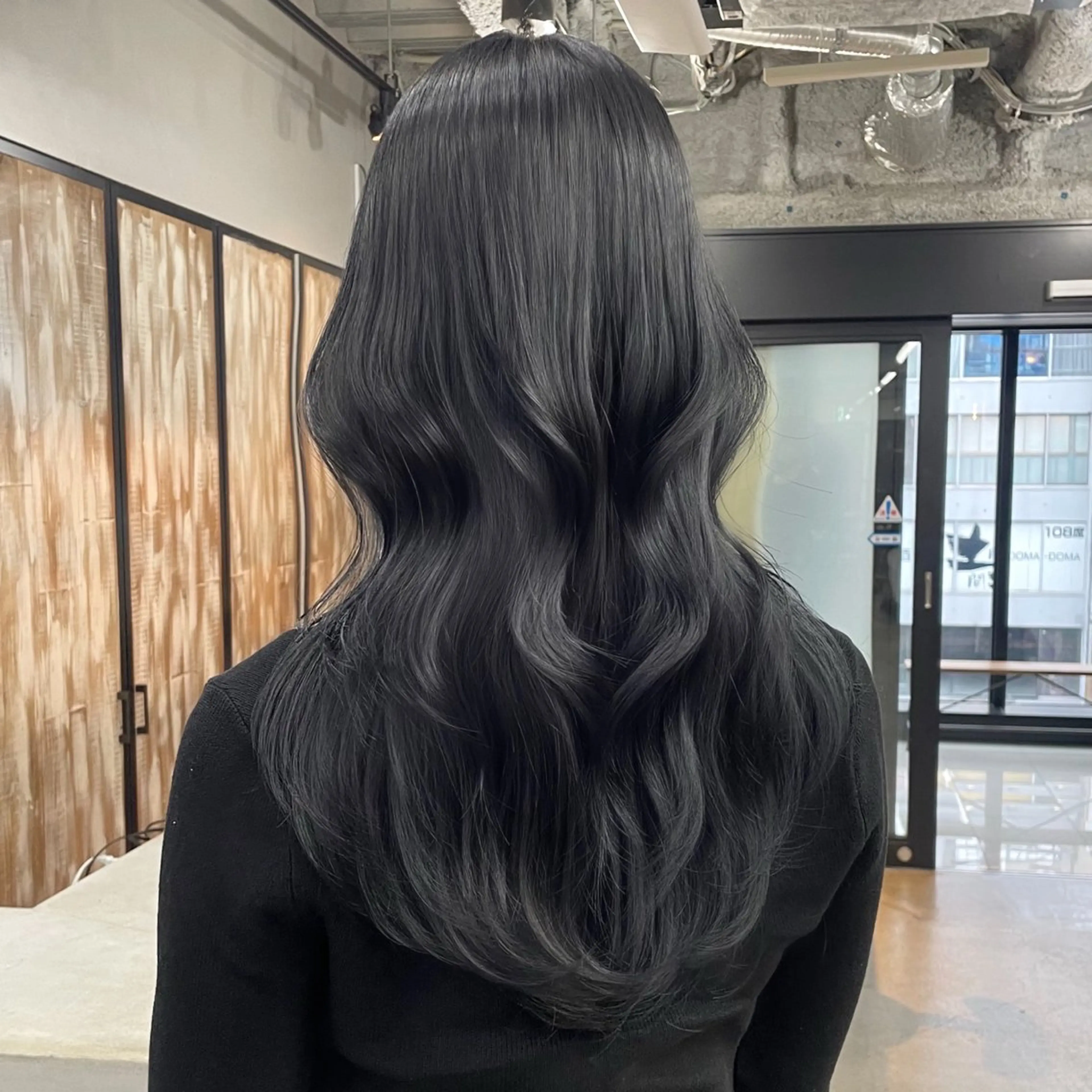 ロング カラー 黒髪 ブルーカラー ブルーブラック 透明感カラー グレージュ カット ヘアカラー トリートメント ヘアセット 韓国ヘア🫧 KAZUTOのヘアスタイル