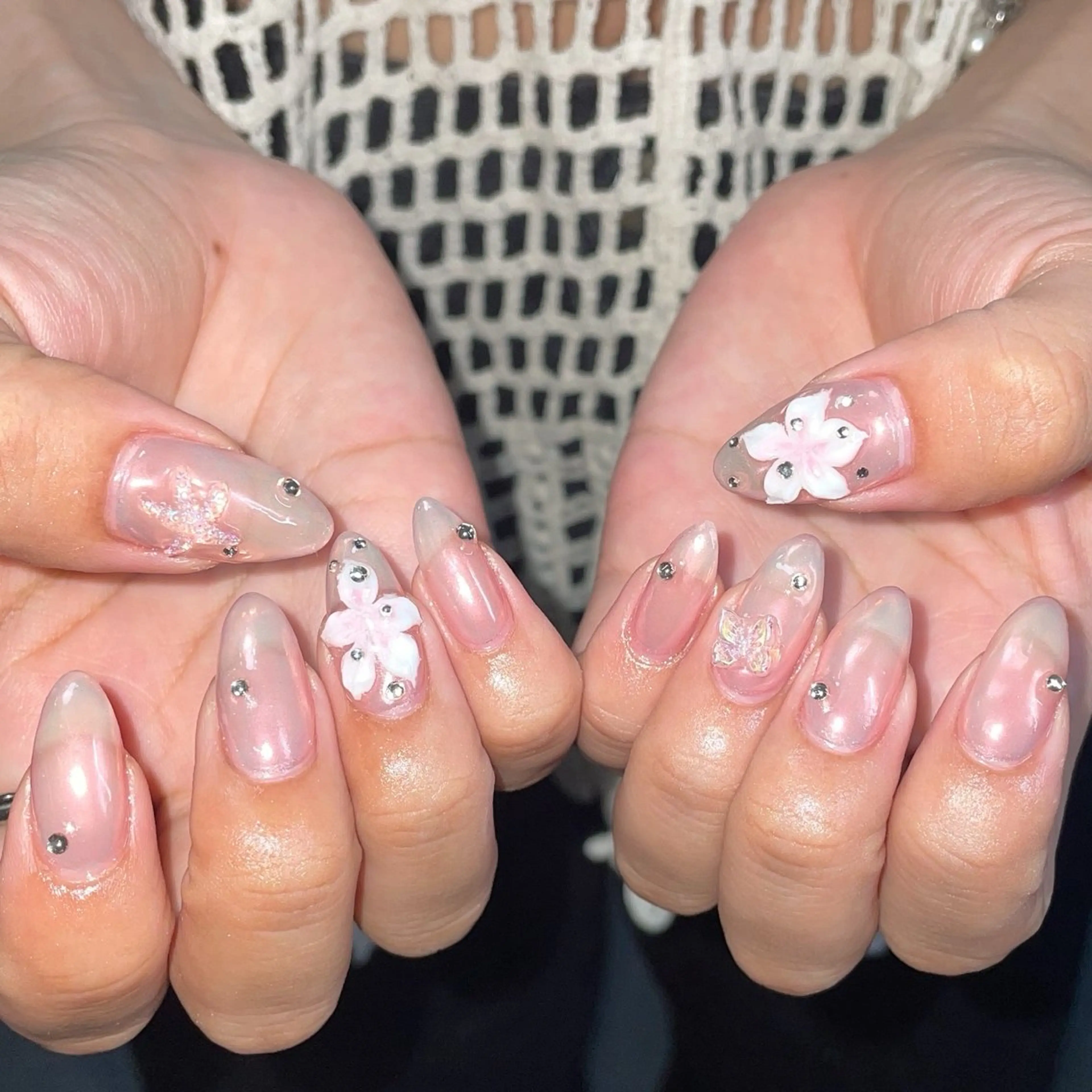 ネイル アートネイル オーロラネイル フラワーネイル キラキラネイル 持ち込み ハンドネイル ハンドケア 🎀NAIL🎀 AI🪄︎︎◝✩のネイルデザイン