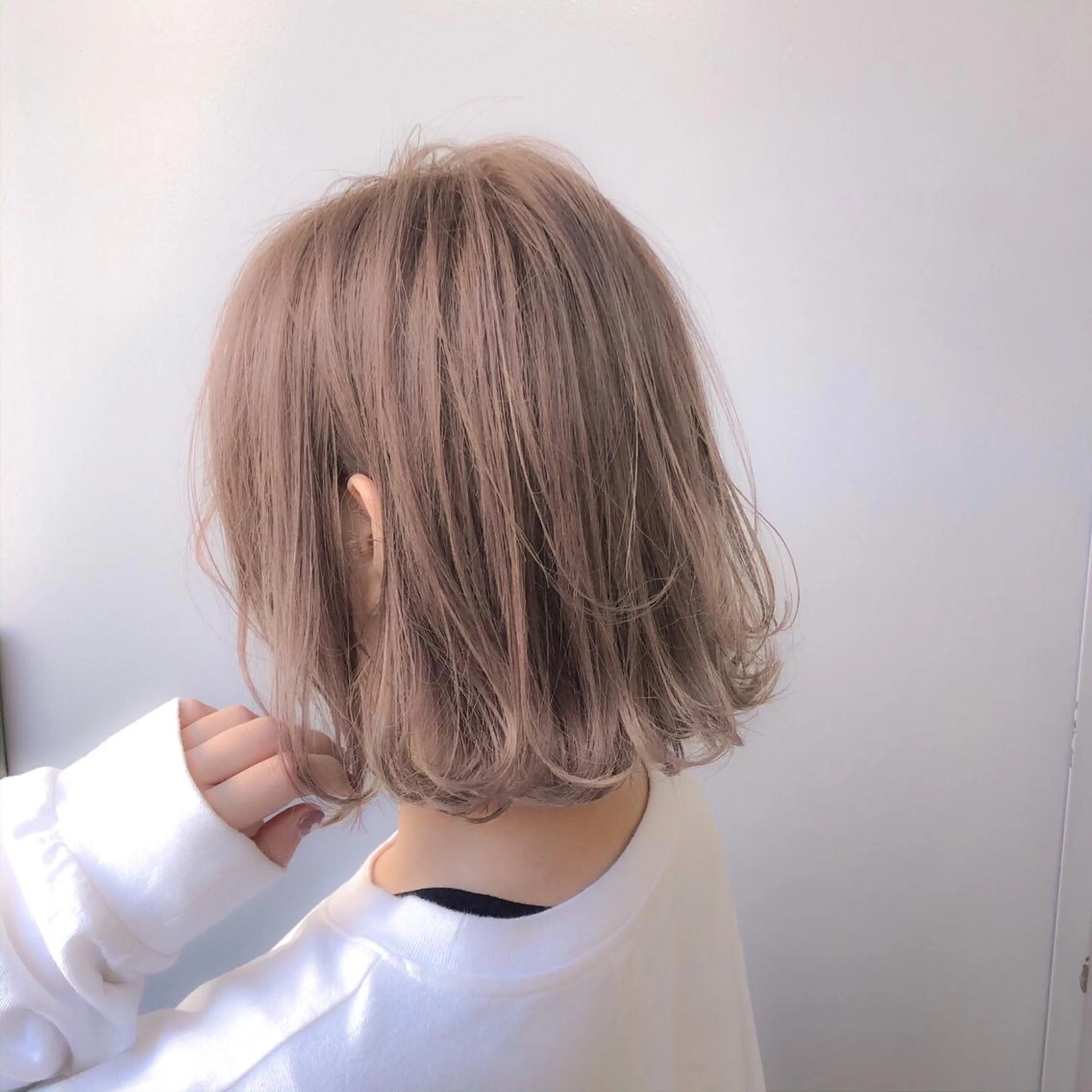 ショート カラー 🩵ハイトーン 美咲🩵のヘアスタイル