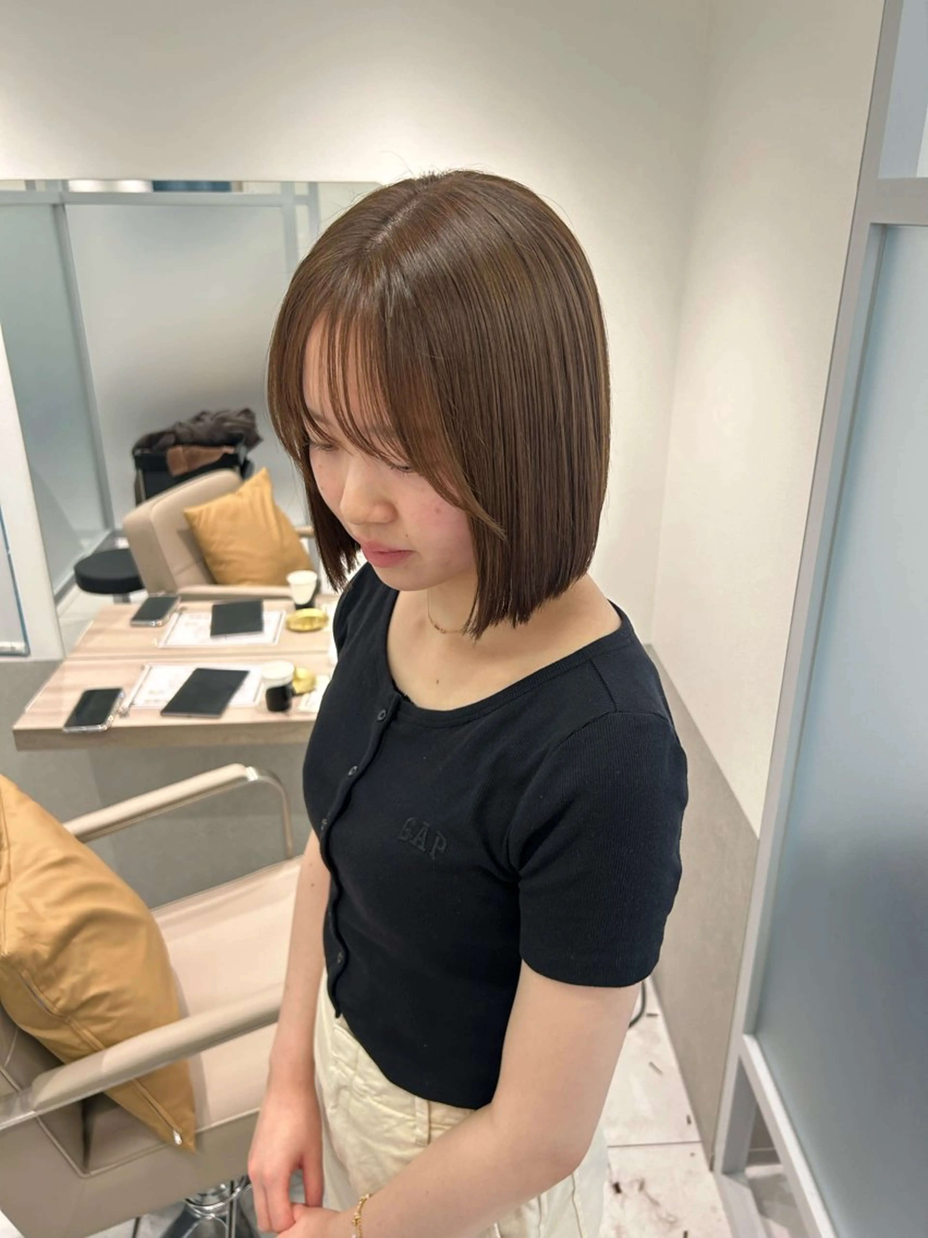 ショート カラー カット ヘアカラー トリートメント オリーブ/アッシュ やわらか透明感カラーのヘアスタイル