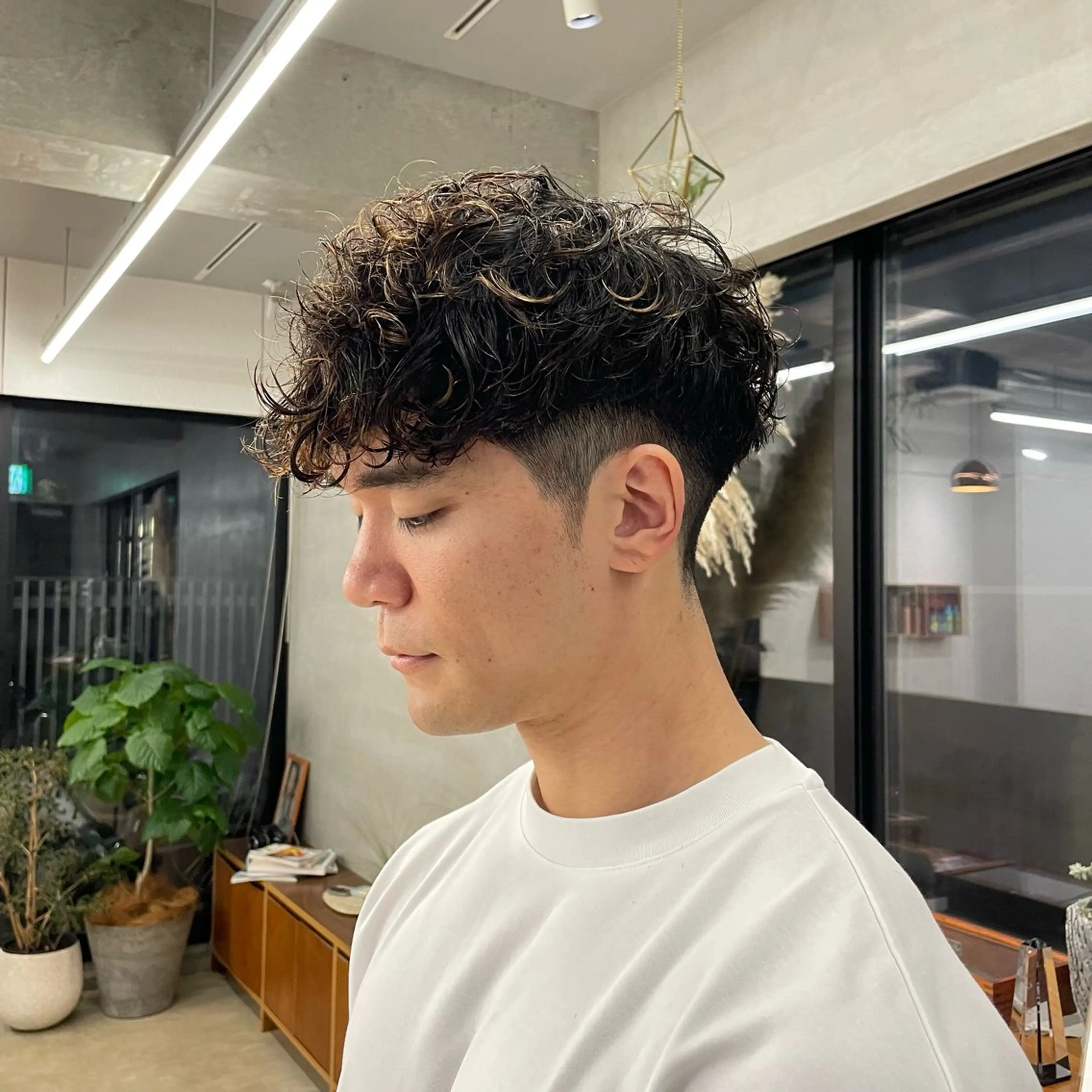 パーマ メンズ スペインカール 【ブリーチ特化】 イマダナツミのヘアスタイル