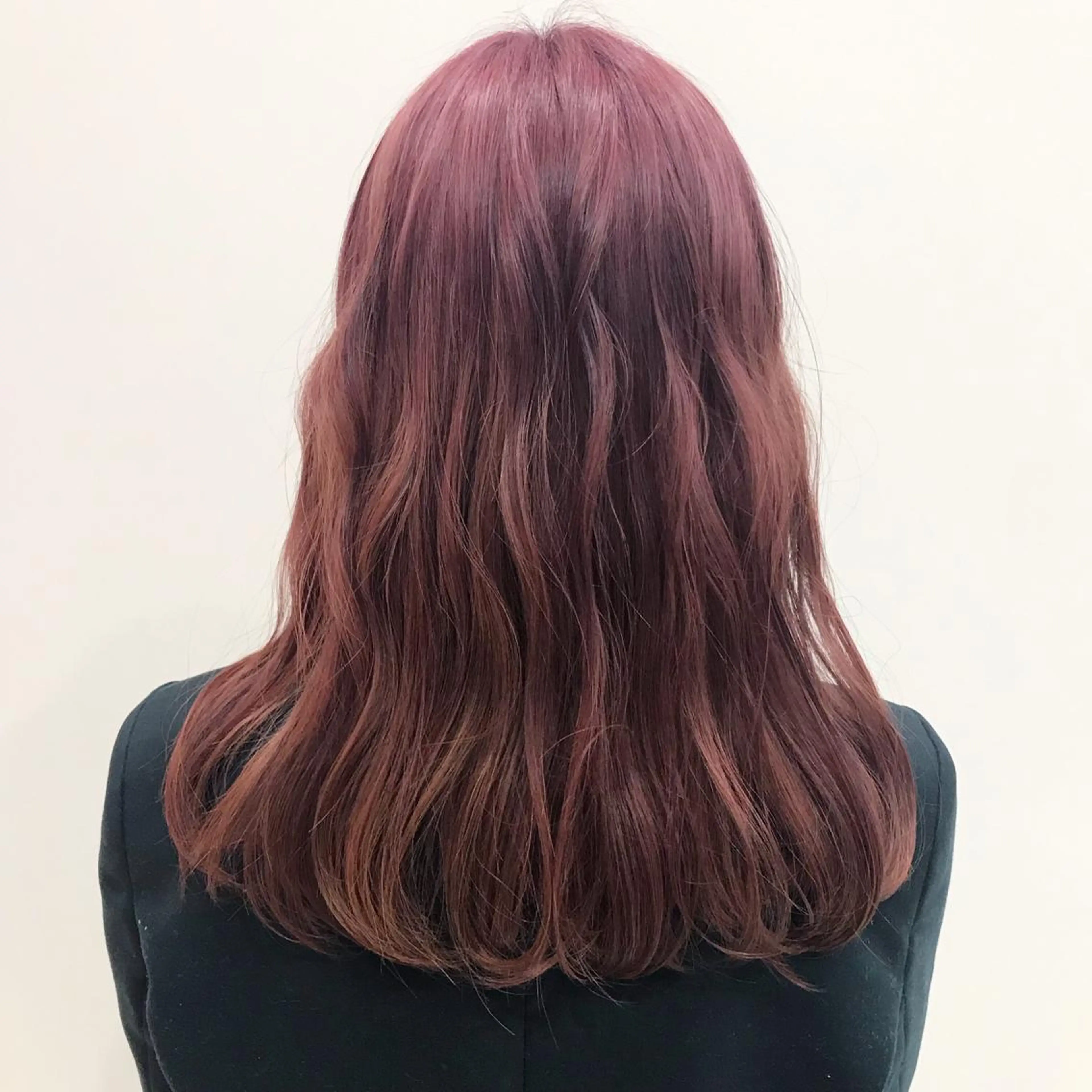 ロング カラー ブリーチ 佐山 聖玲奈のヘアスタイル
