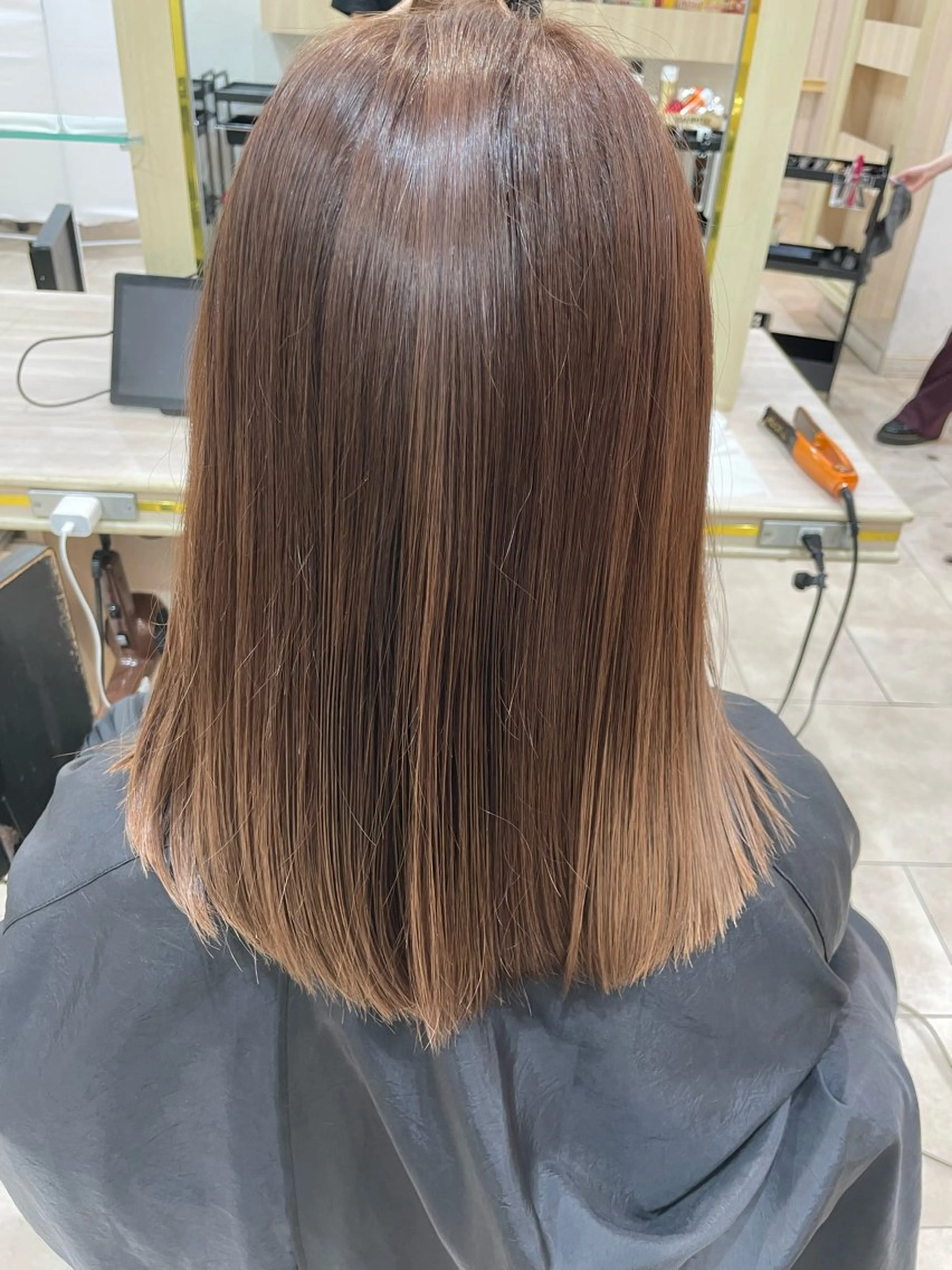 ミディアム カラー 渡邊 花奈のヘアスタイル