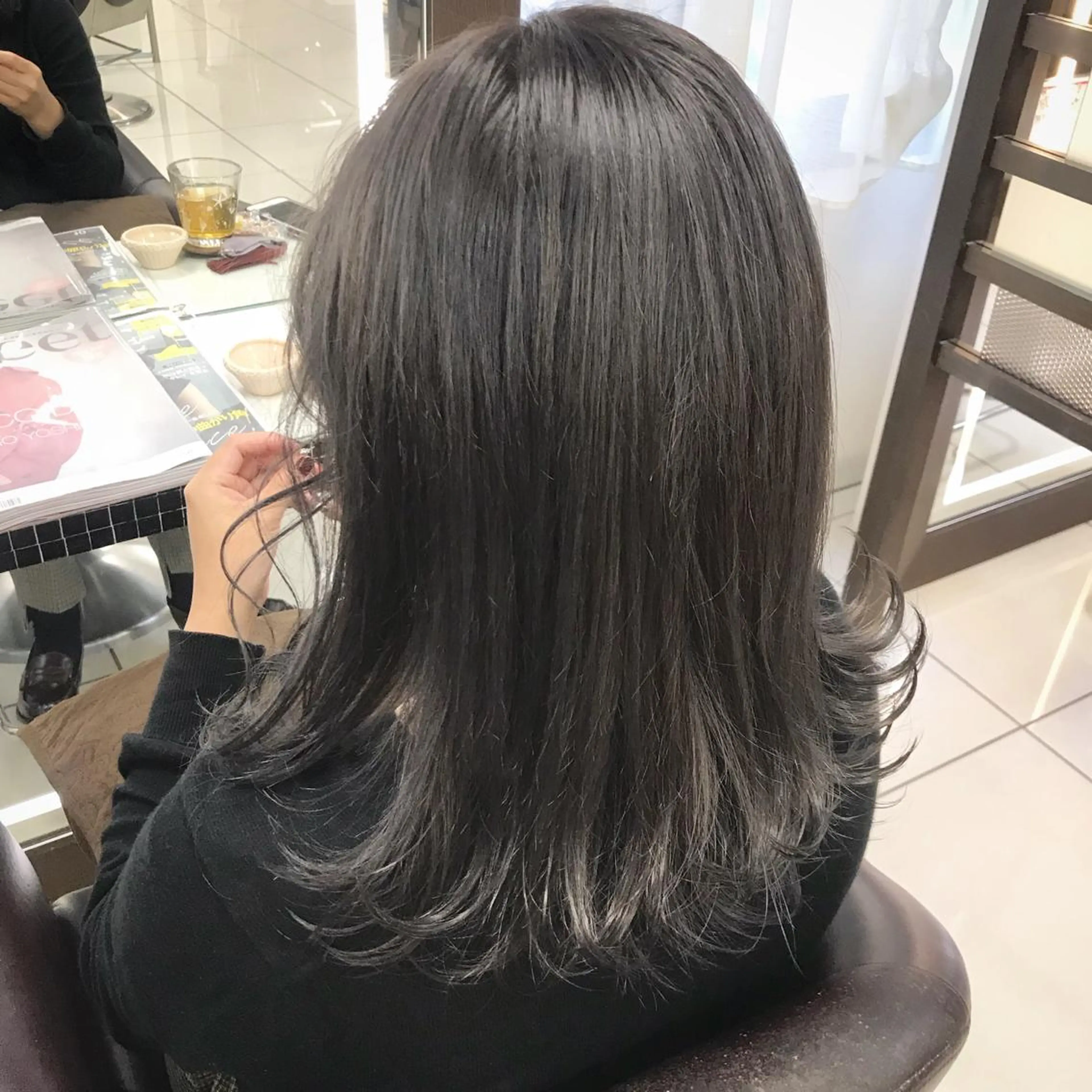 ミディアム カラー ヘアアレンジ カット ヘアカラー シールエクステ✨️韓 国羽エクステ🪽和希のヘアスタイル