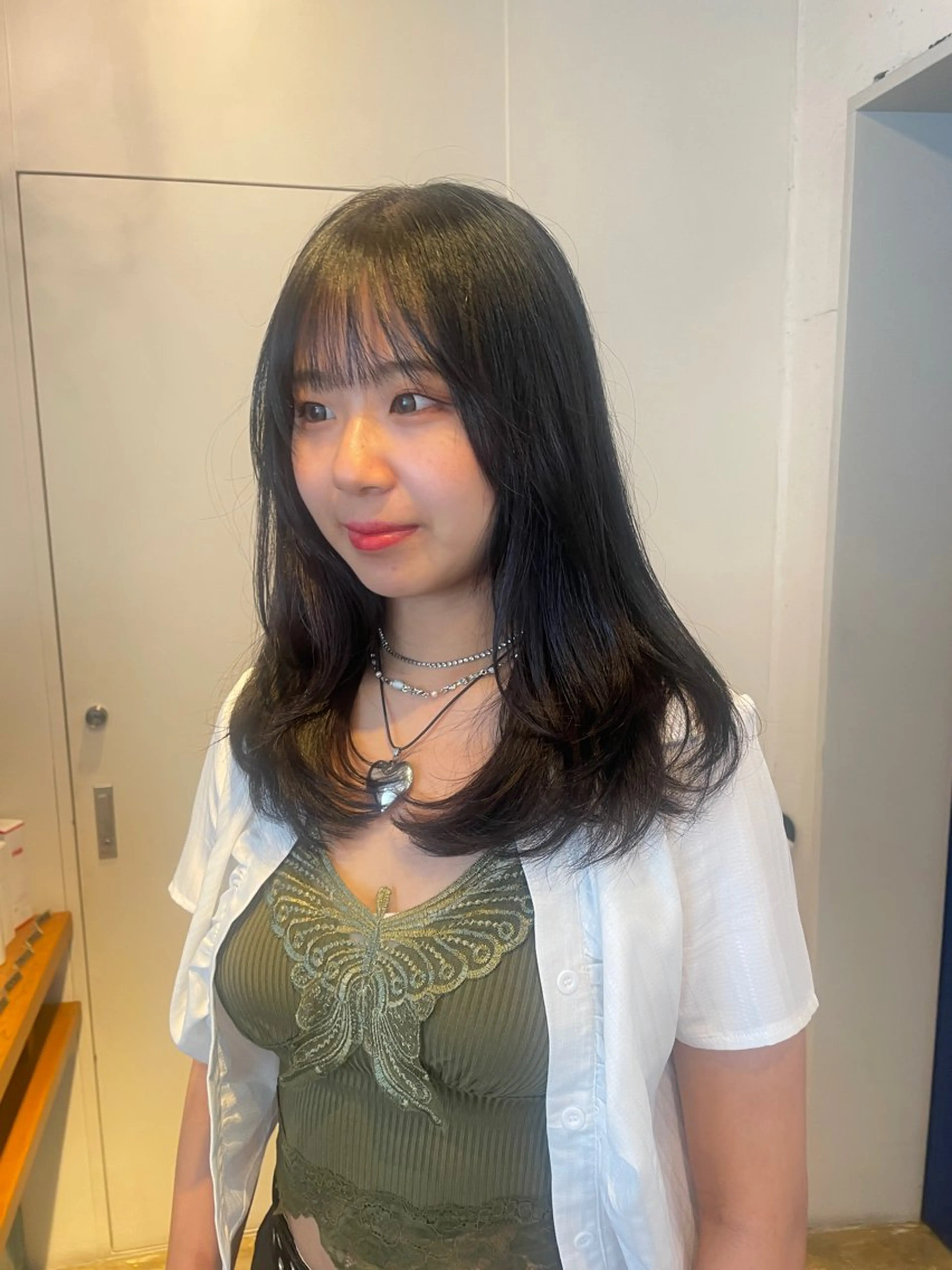 ミディアム カラー RIN／韓国ヘア レイヤーカットのヘアスタイル