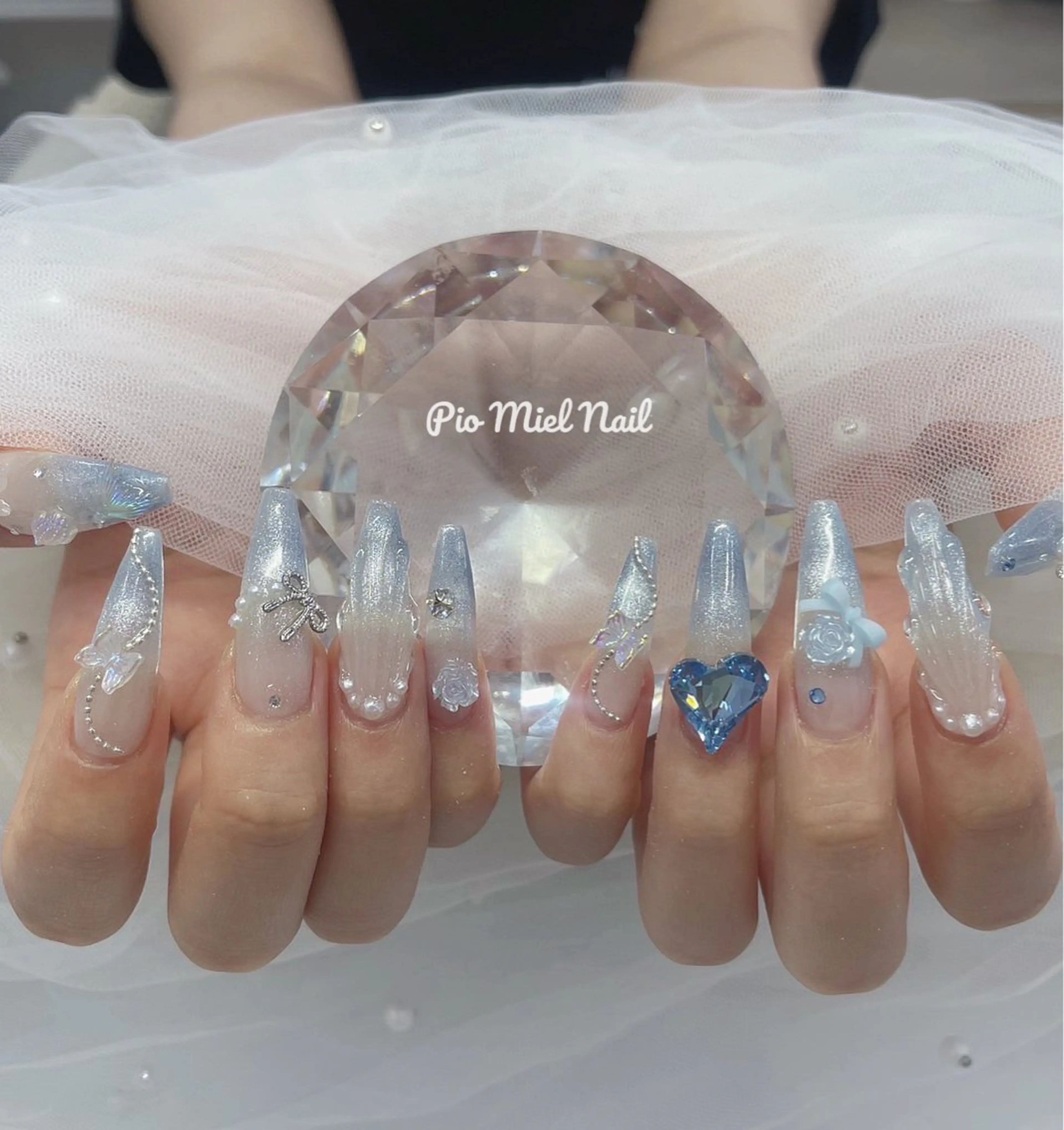セミロング 韓国風ヘア ハンドネイル Pio Mielのネイルデザイン