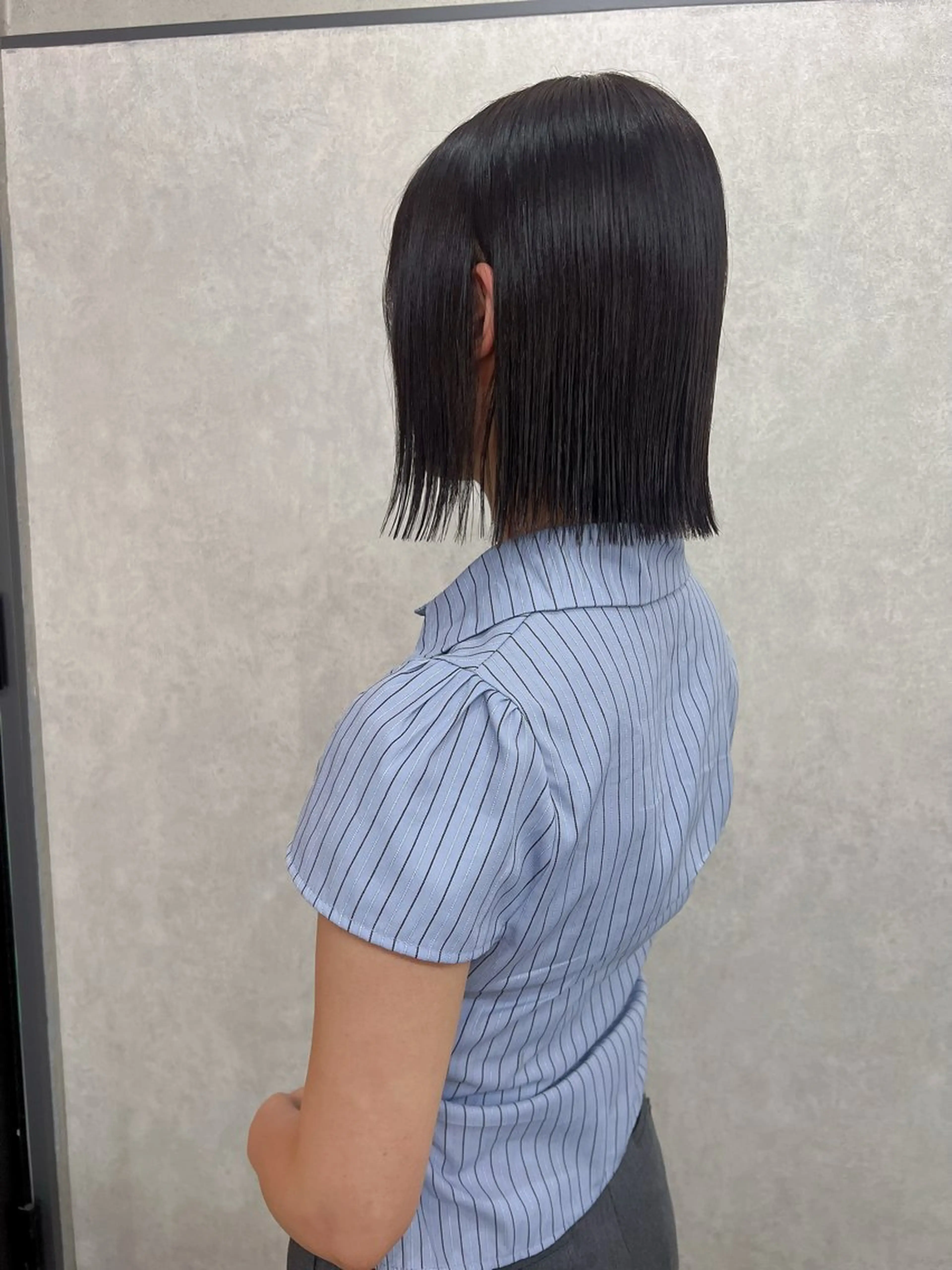 ショート カラー ベージュカラー ブリーチ ケアブリーチ ハイトーンカラー ミルクティーベージュ カット ヘアカラー ユ イのヘアスタイル