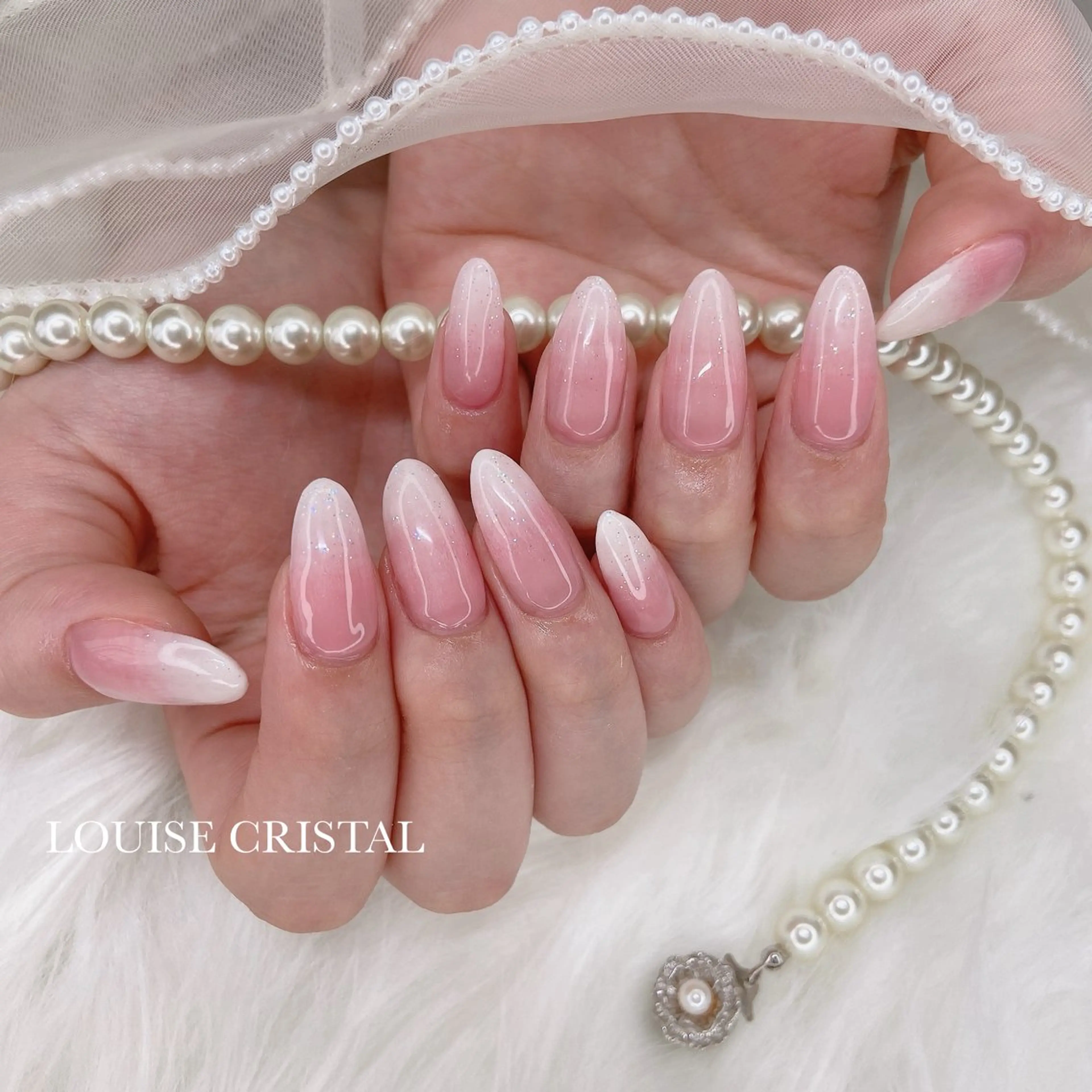 ネイル ハンドネイル LOUISE CRYSTALのネイルデザイン