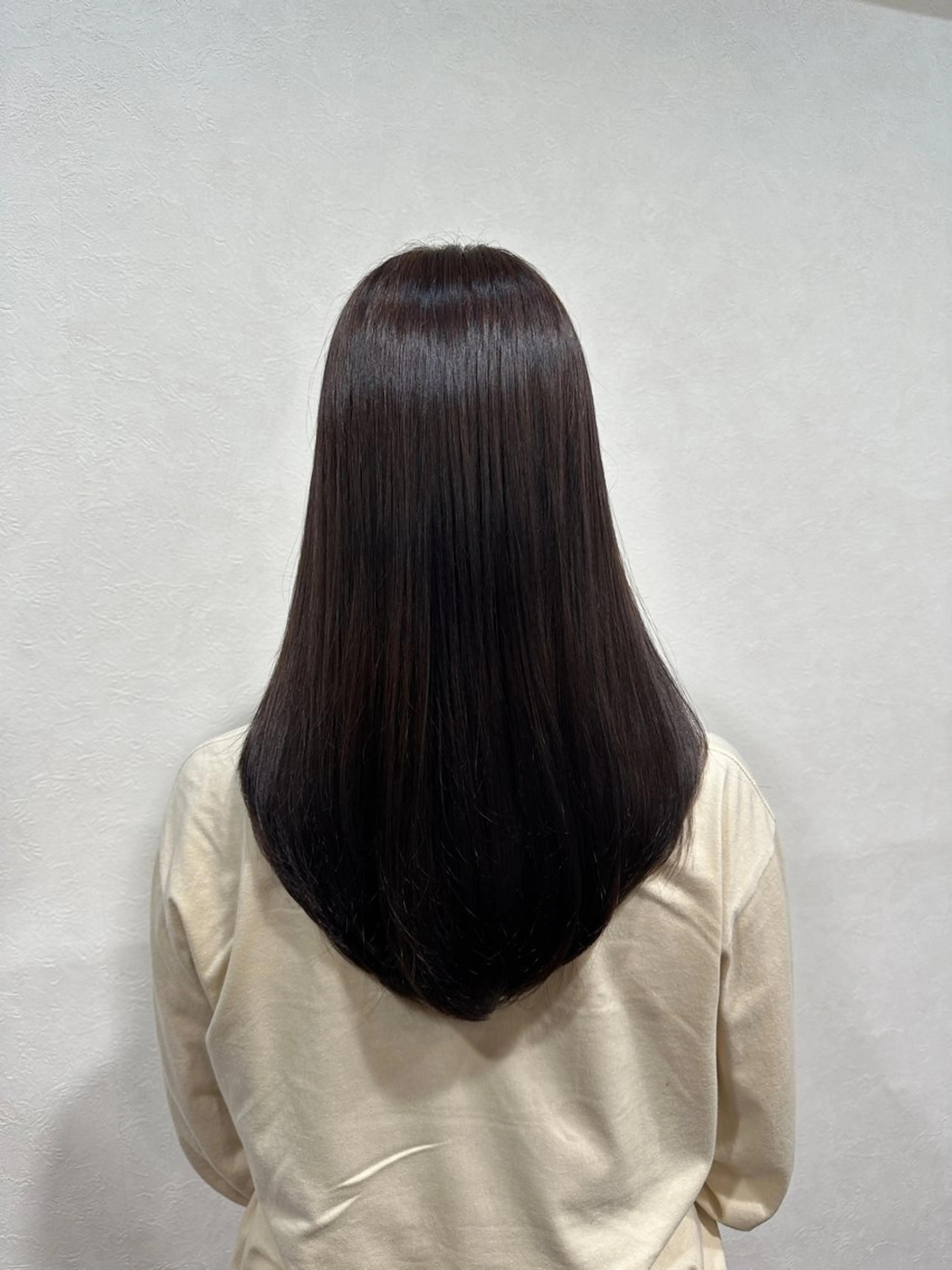 セミロング カラー 亀井 結夏のヘアスタイル