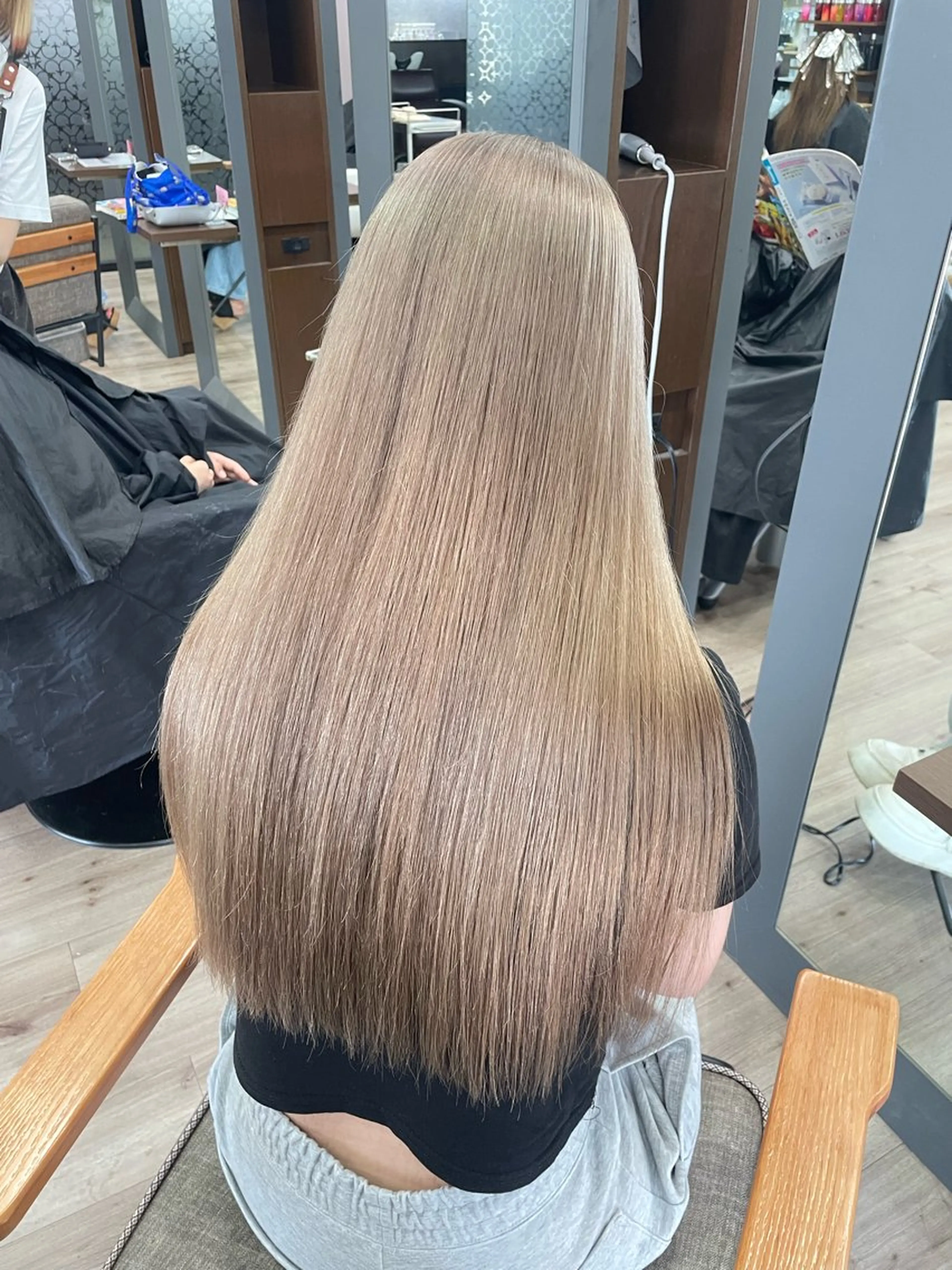 ロング ヘアカラー トリートメント 德本 奈名美のヘアスタイル