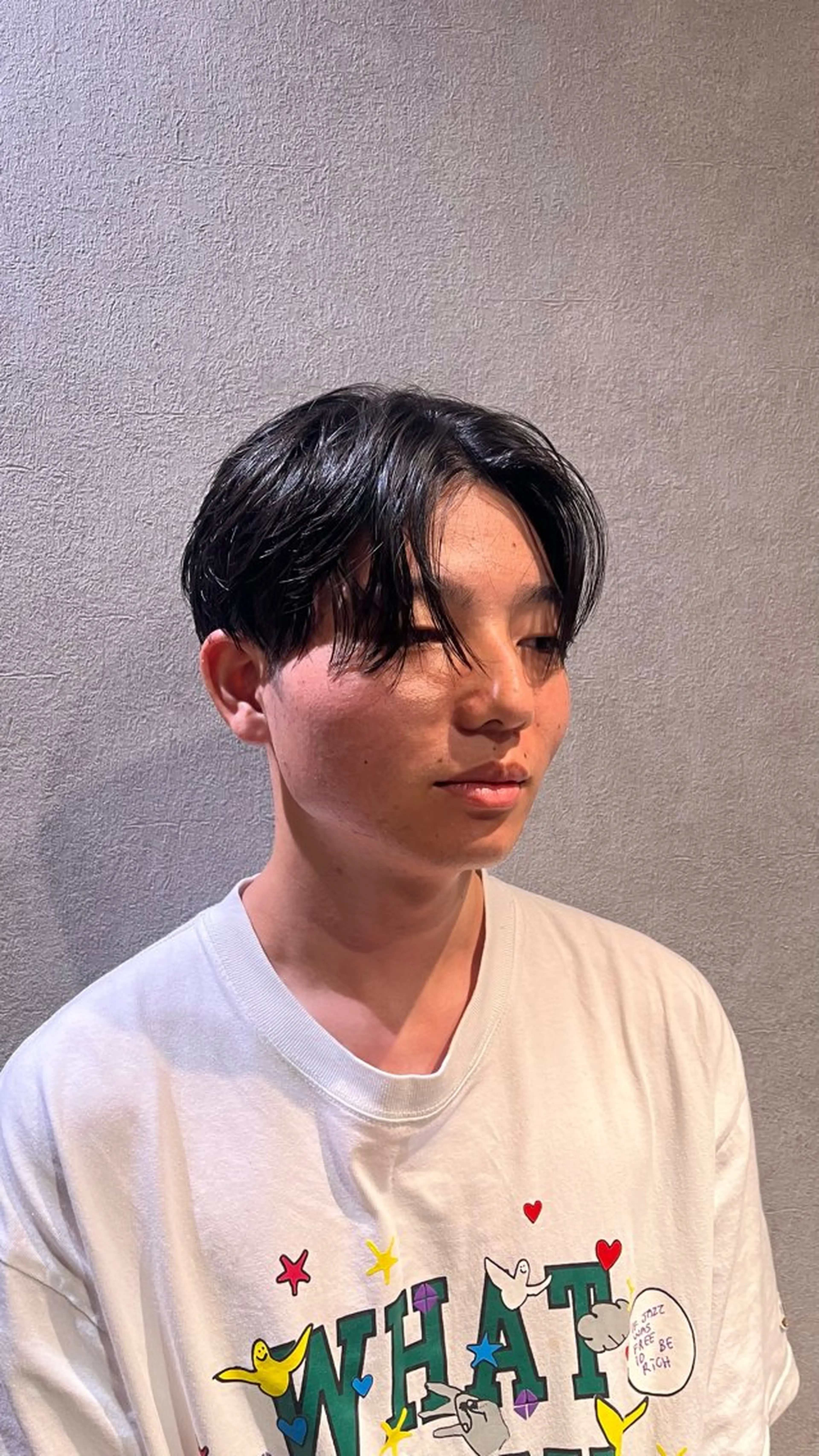 ショート メンズ 切りっぱなしボブ メンズブリーチ センターパート メンズハイライト メンズハイトーン カット HARUKI🏔️/ メンズ/透け感カラーのヘアスタイル