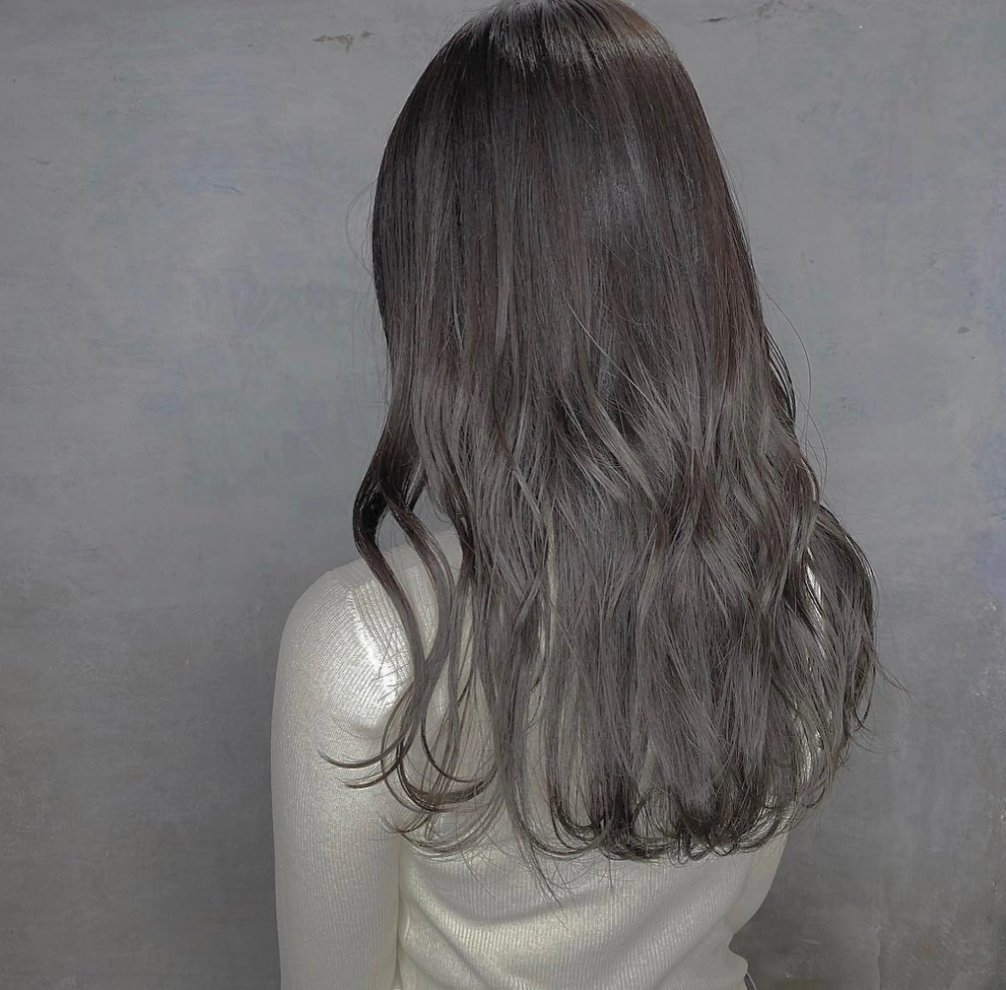 セミロング カラー CLUTCH天王寺 西藤遥河のヘアスタイル