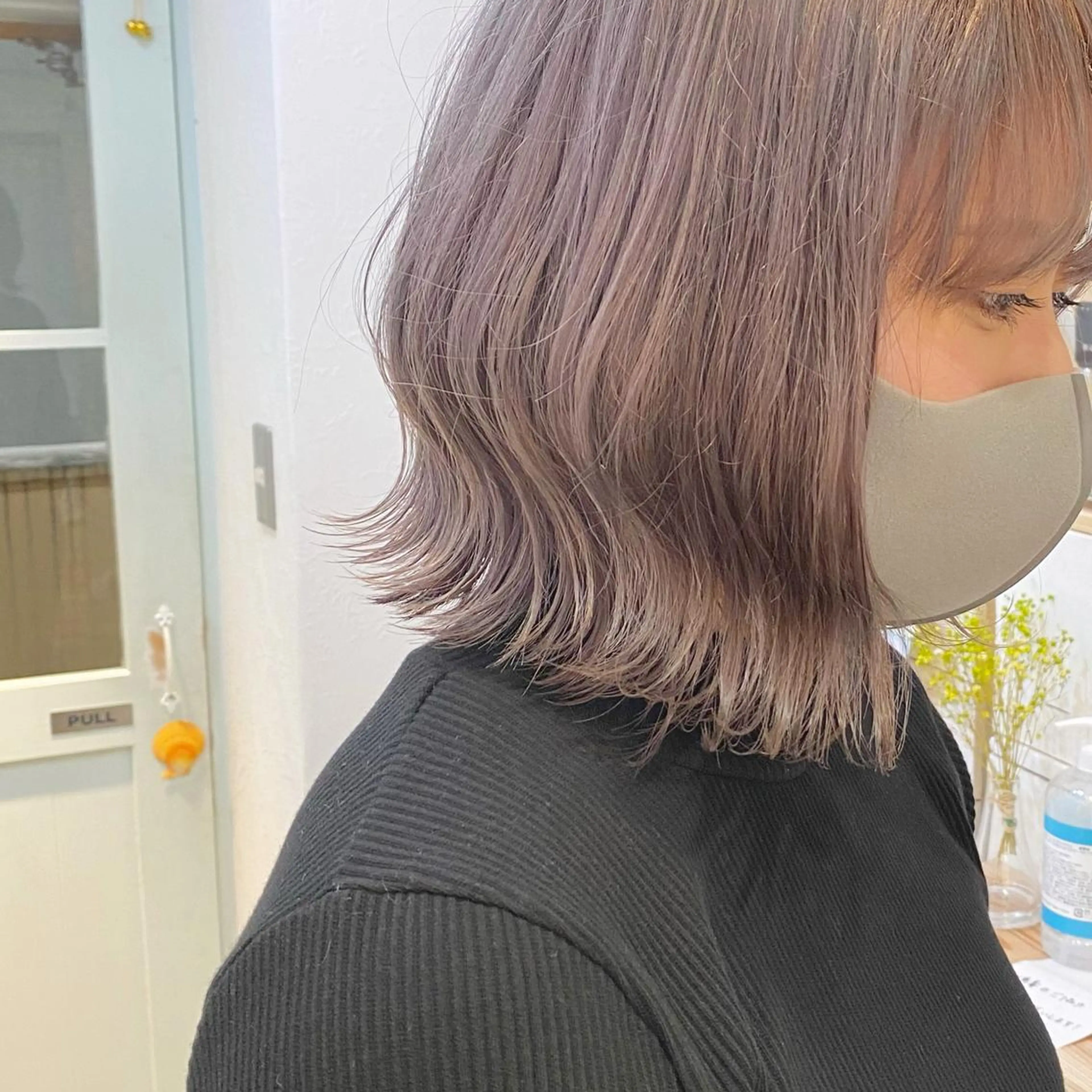 ミディアム カラー ブリーチ ラベンダーカラー ブリーチなしカラー レイヤーカットのヘアスタイル