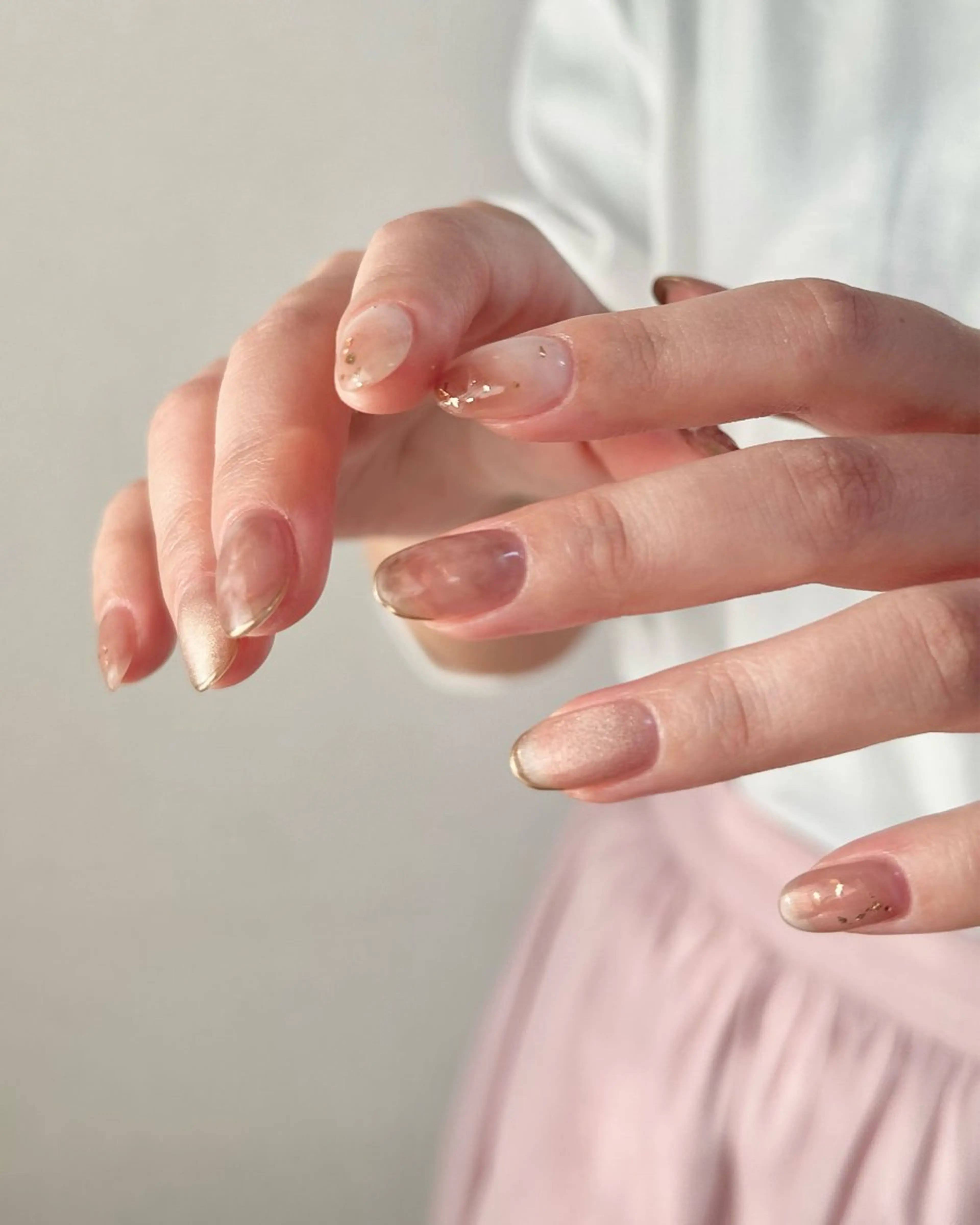 ネイル オーロラネイル ジェルネイル キラキラネイル ニュアンスネイル オフィスネイル ハンドネイル 𓂃toi. 儚げnuanceのネイルデザイン