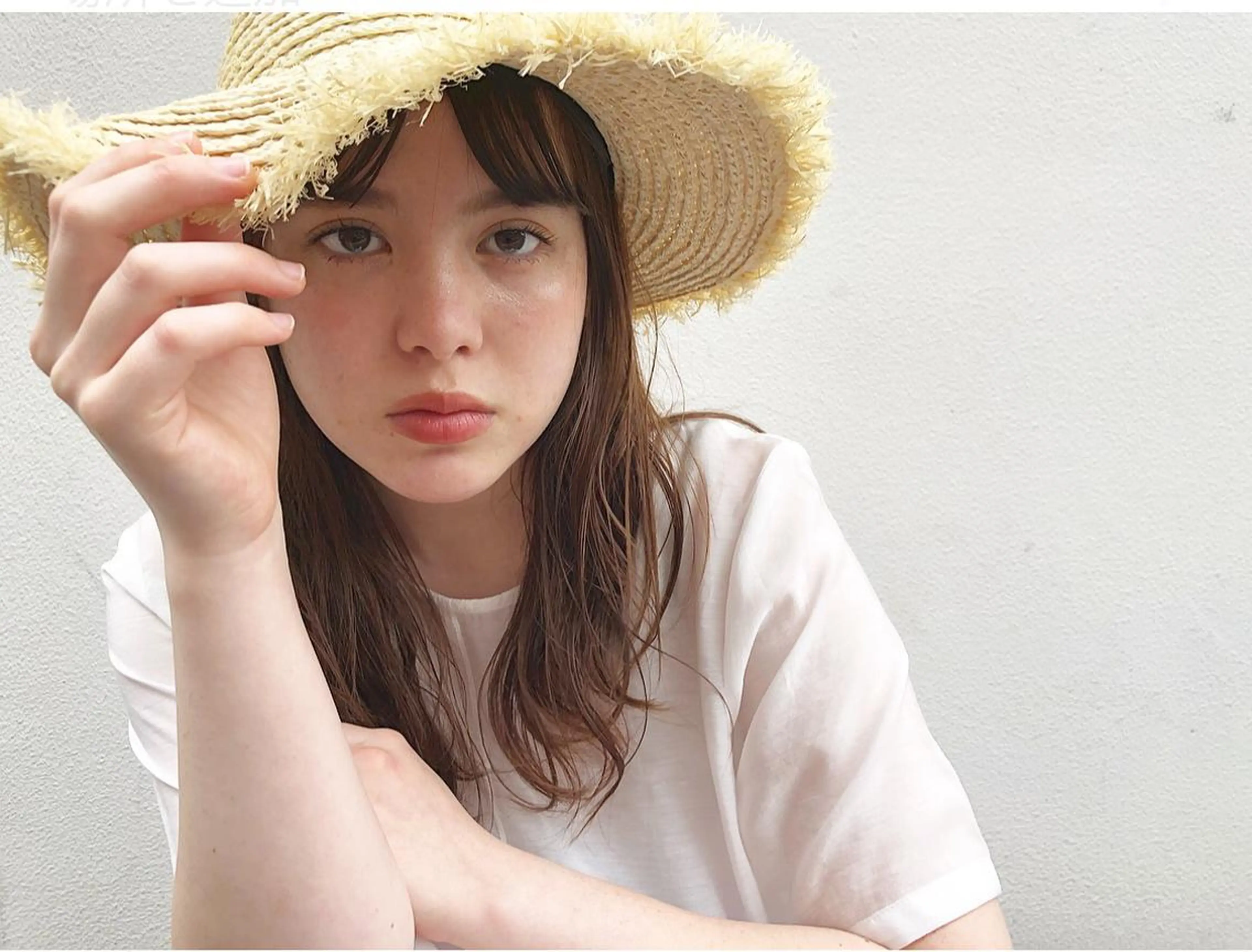 ミディアム 坂田 友梨奈のヘアスタイル