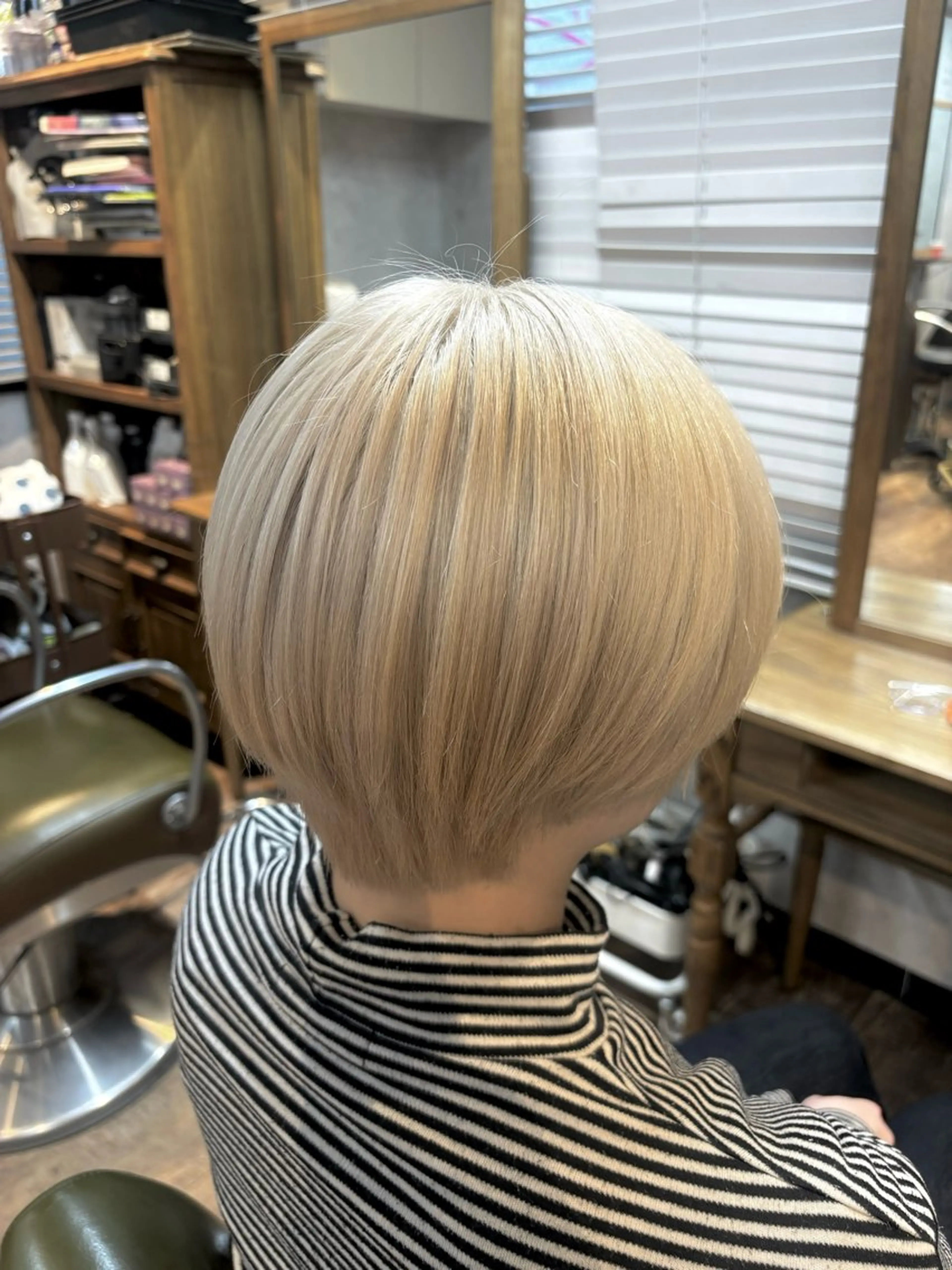 ショート カラー ベージュカラー ホワイトベージュ 松井 敬太郎のヘアスタイル