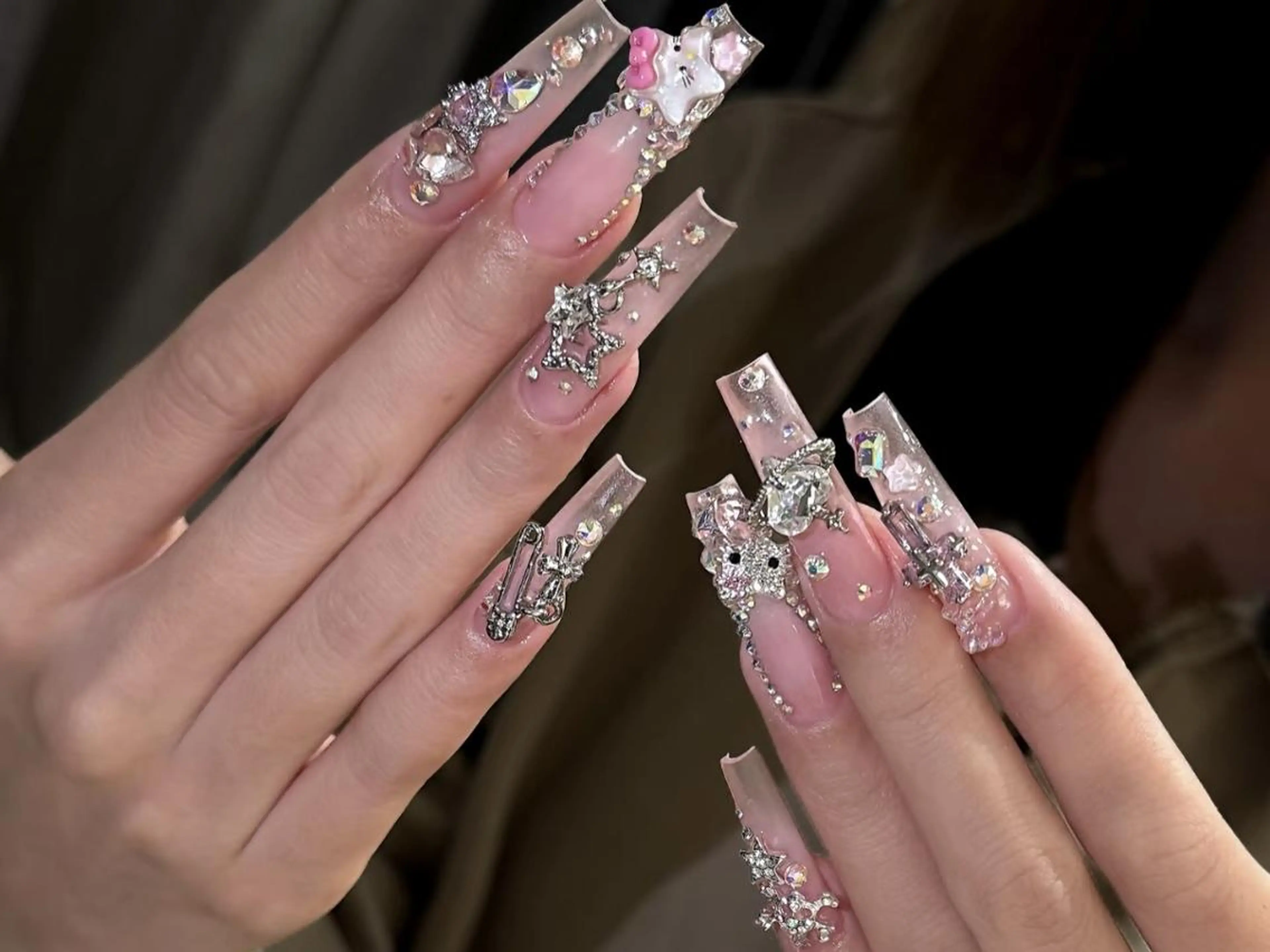 ネイル アニマル柄 ボルドー ブラウン フレンチネイル マグネットネイル haruka 🧸のネイルデザイン