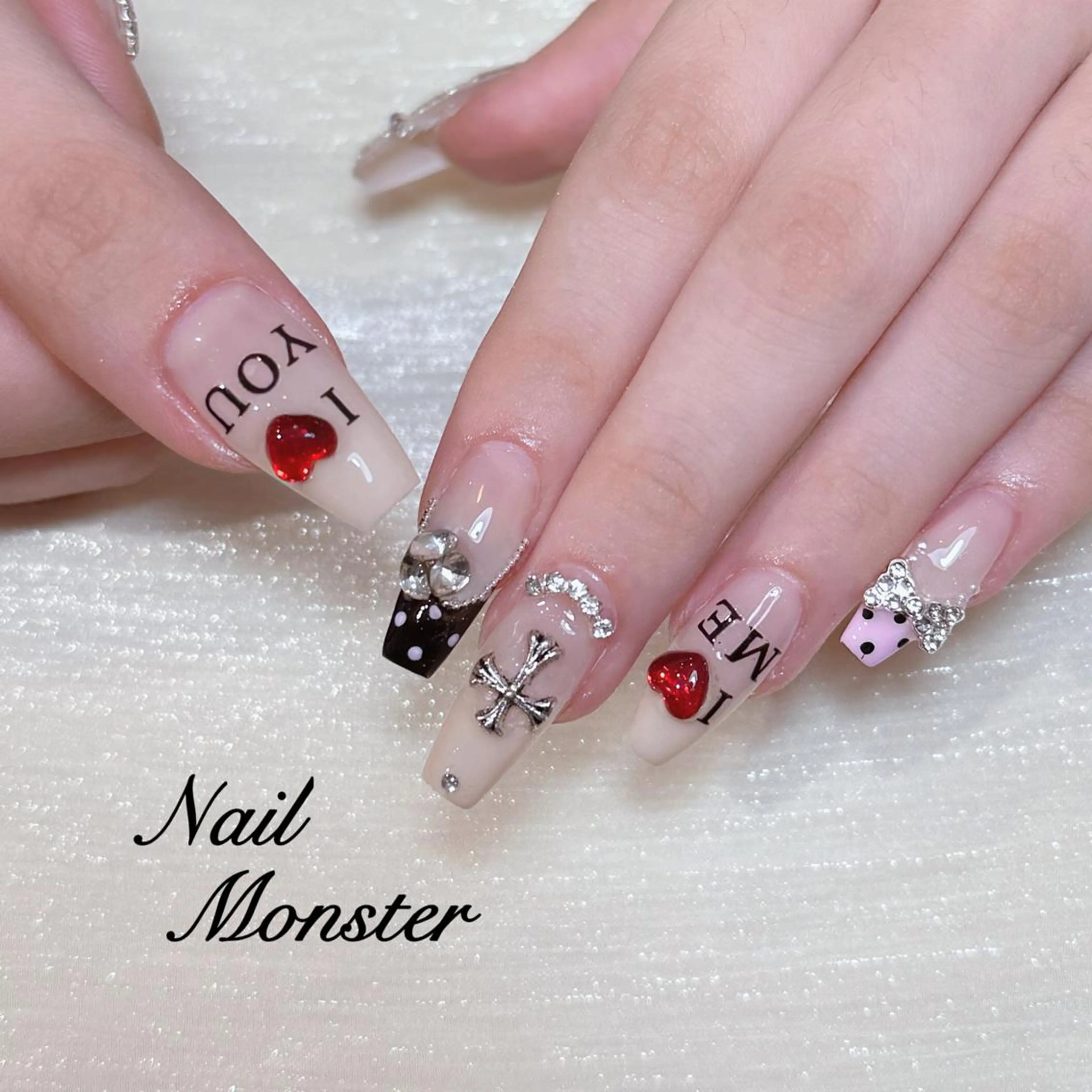 ロング ハンドネイル ハンドケア YUKI_ Monster💟のネイルデザイン
