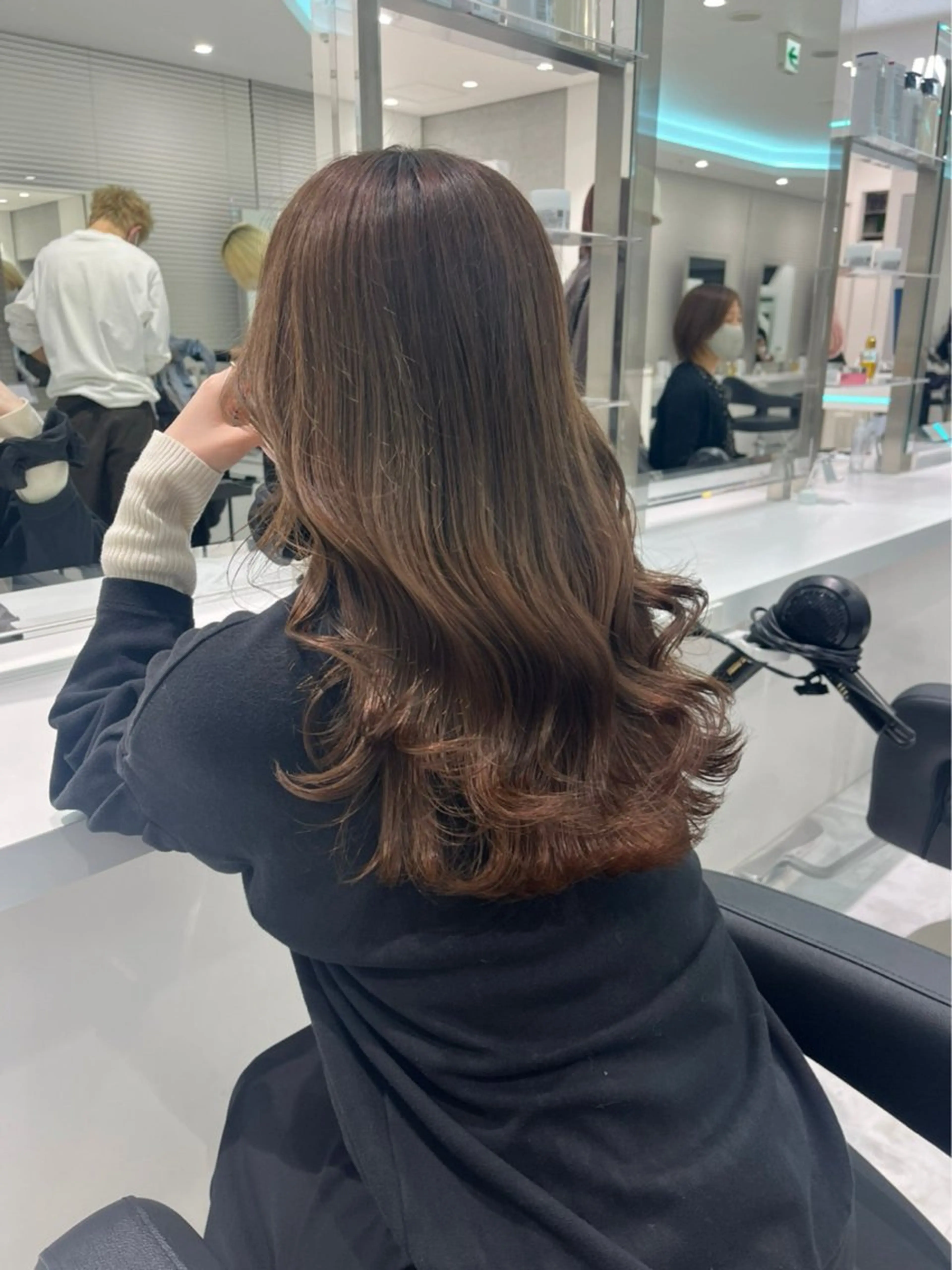 ロング メンズ ヘアカラー トリートメント 艶感ミルクティー🤍 色落ち綺麗🤍ともやのヘアスタイル