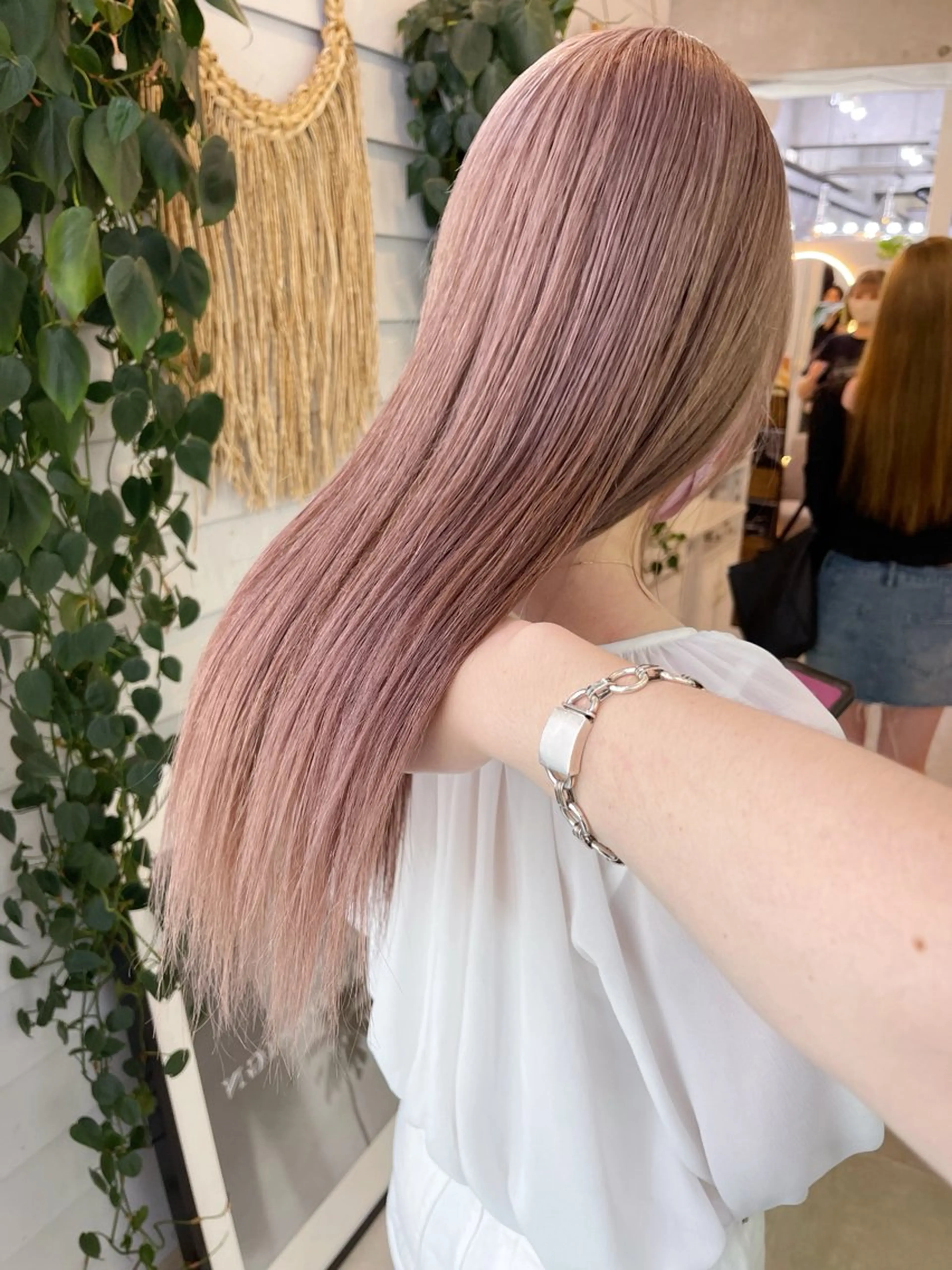 セミロング カラー ピンクカラー ヘアカラー トリートメント AiM 大名のヘアスタイル