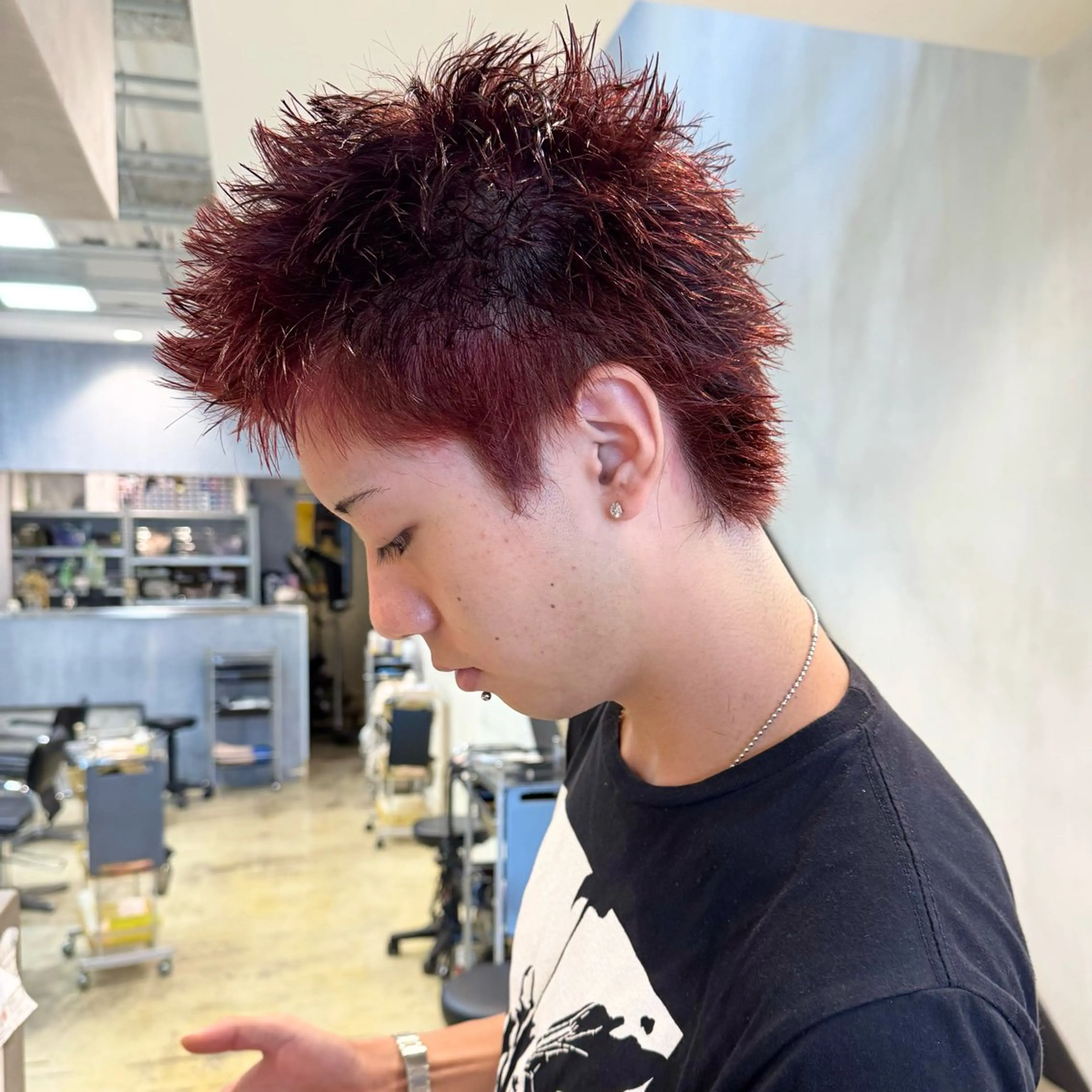 カラー メンズ メンズショート スパイキーショート メンズベリーショート ボルドーカラー レッドカラー カット ヘアカラー 古川 晴輝のヘアスタイル