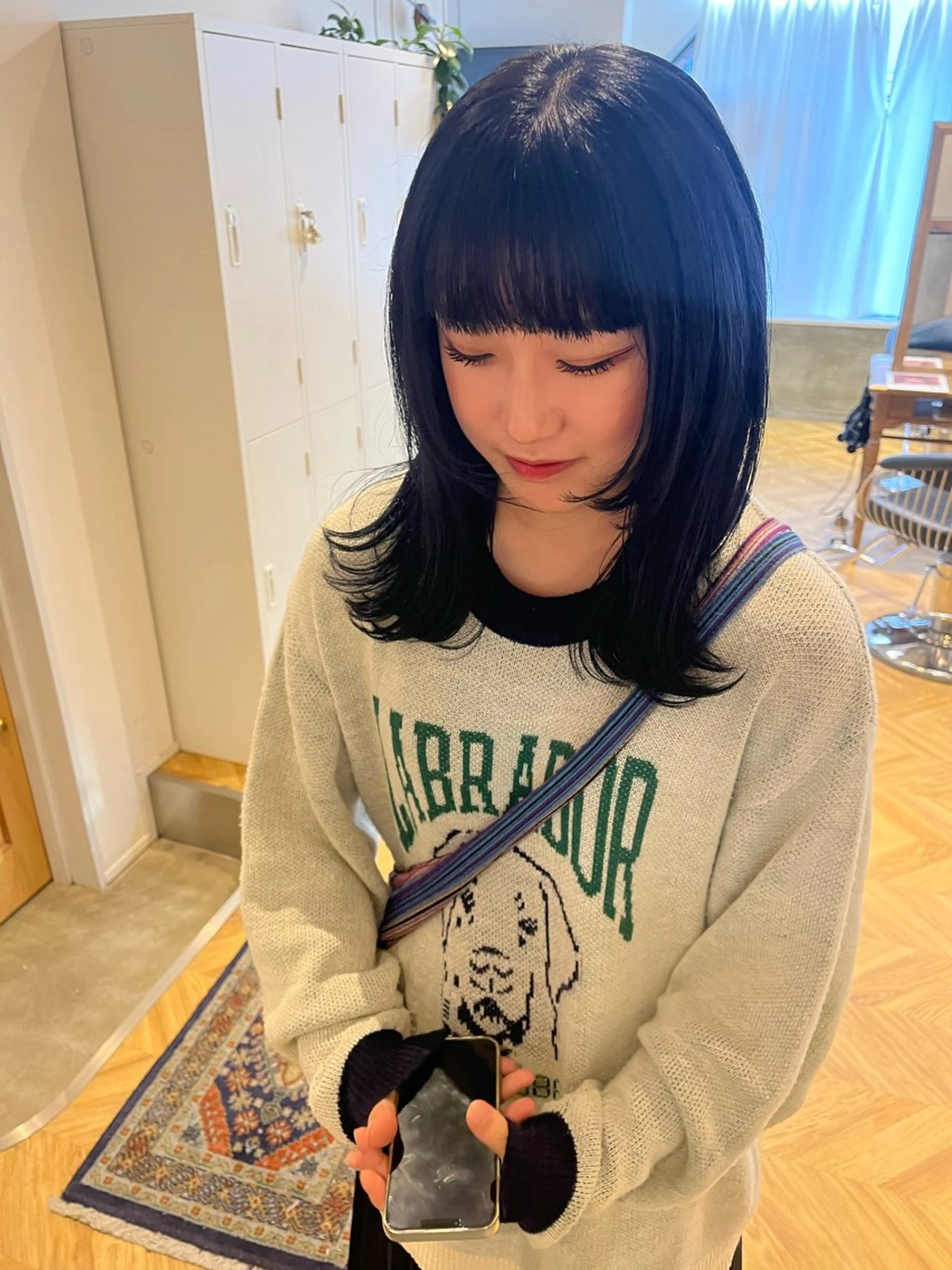 カラー 黒髪 ブルーカラー ブルーブラック ヘアカラー 凜 (りん)のヘアスタイル