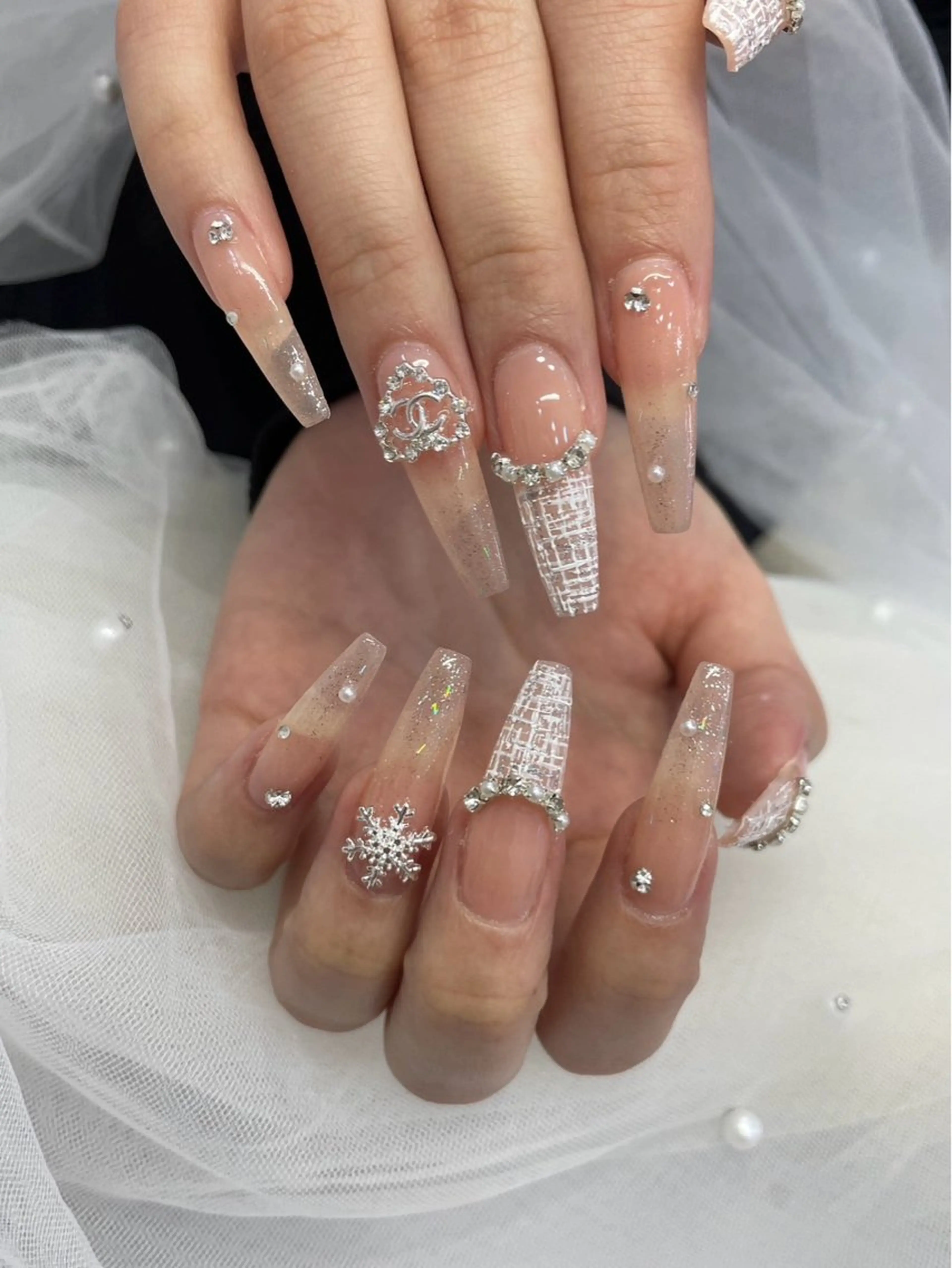 ネイル アートネイル オーロラネイル チークネイル 長さ出し フットネイル ハンドネイル フットネイル ハンドケア Noiranail_ studio川越西口のネイルデザイン