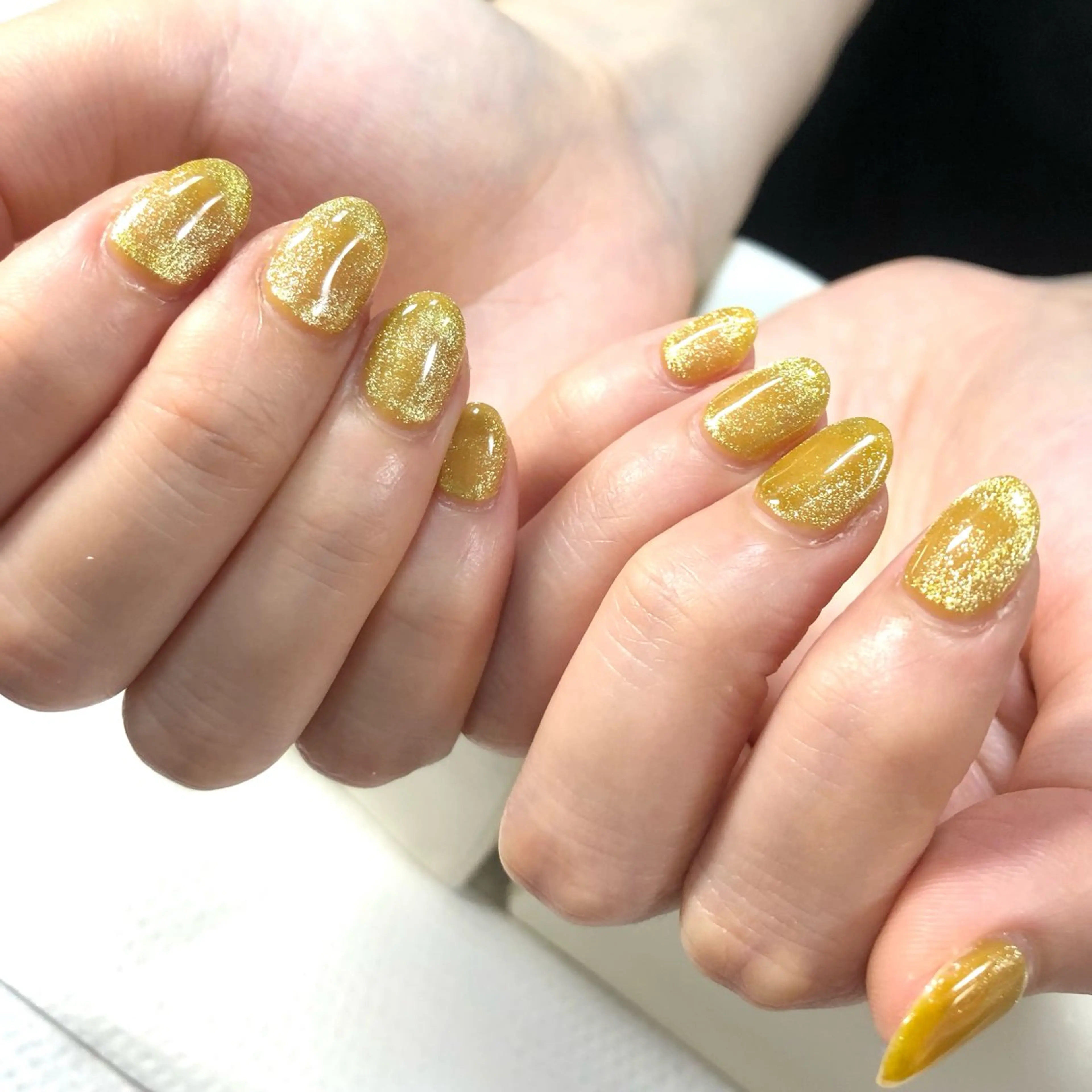 ネイル ゴールド キラキラネイル マグネットネイル 黄色 ハンドネイル meeho所属・salon *meehoのネイルデザイン