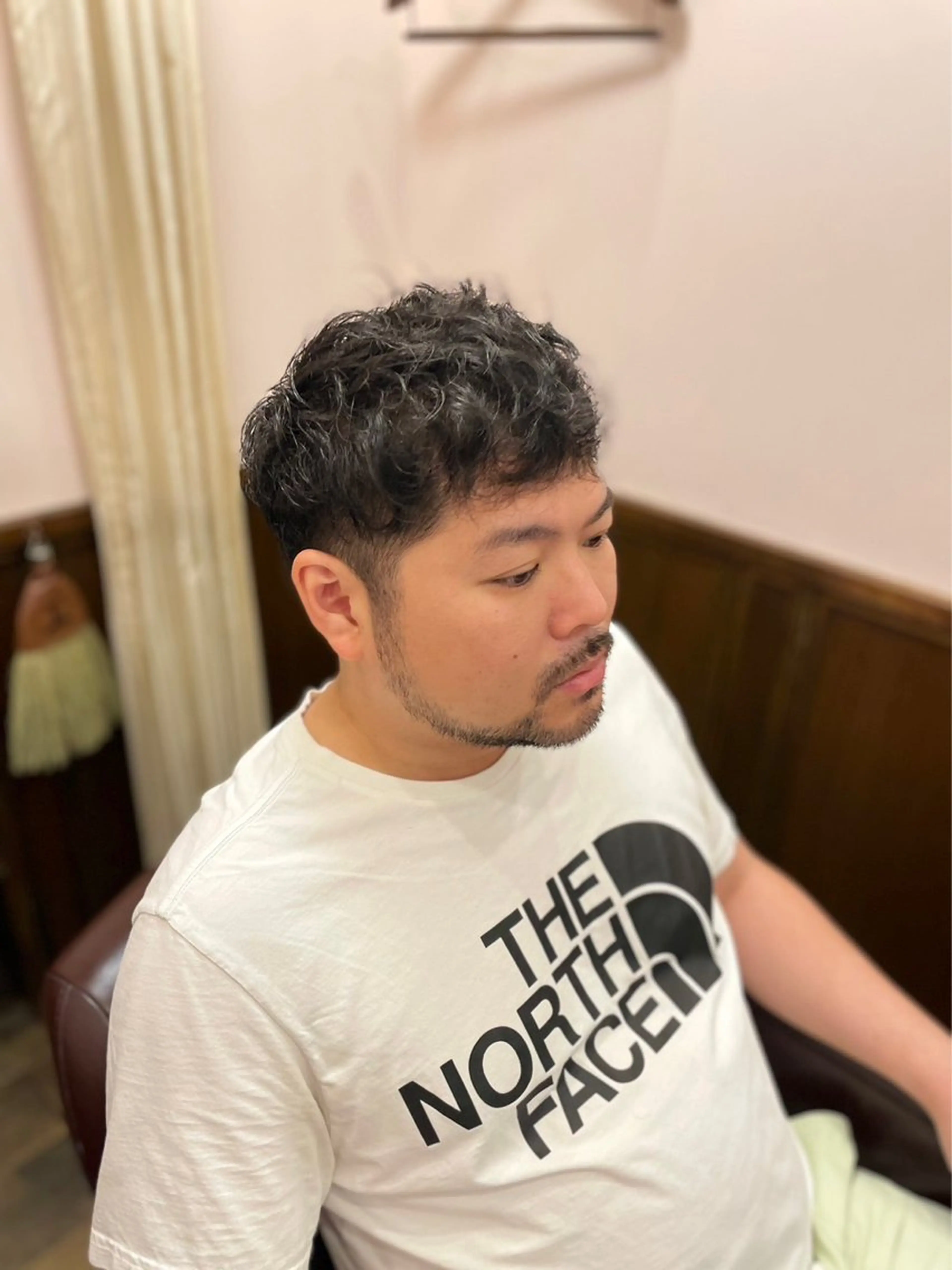 ショート パーマ メンズ くせ毛 ショートヘア BARBER Re所属・副島 拓音のヘアスタイル