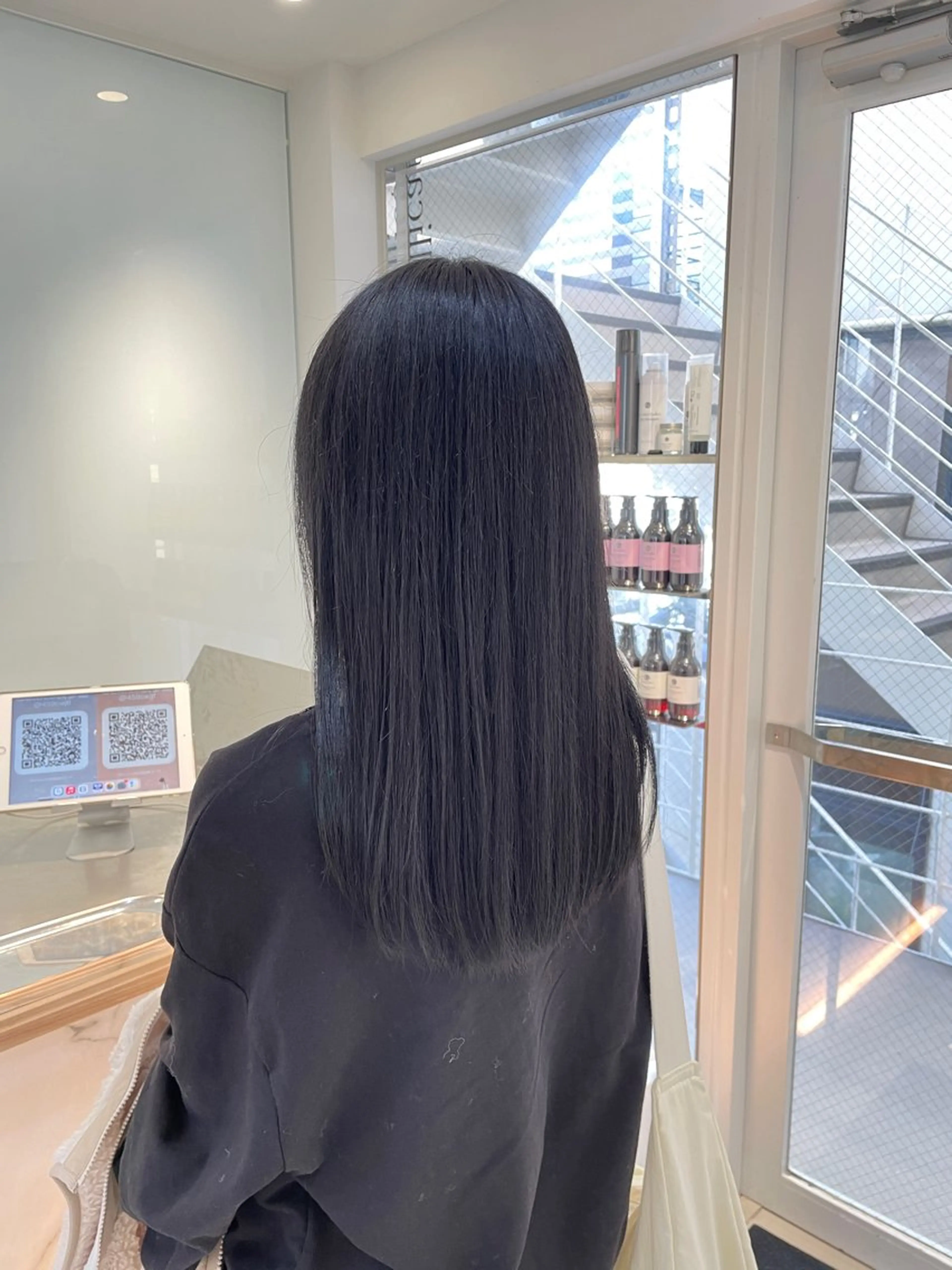 ロング カラー ヘアアレンジ 黒髪 ブルーカラー ブルーブラック ヘアカラー トリートメント ヘッドスパ ヘアセット 艶髪✨寒色カラー✨ 翁長孝輔のヘアスタイル