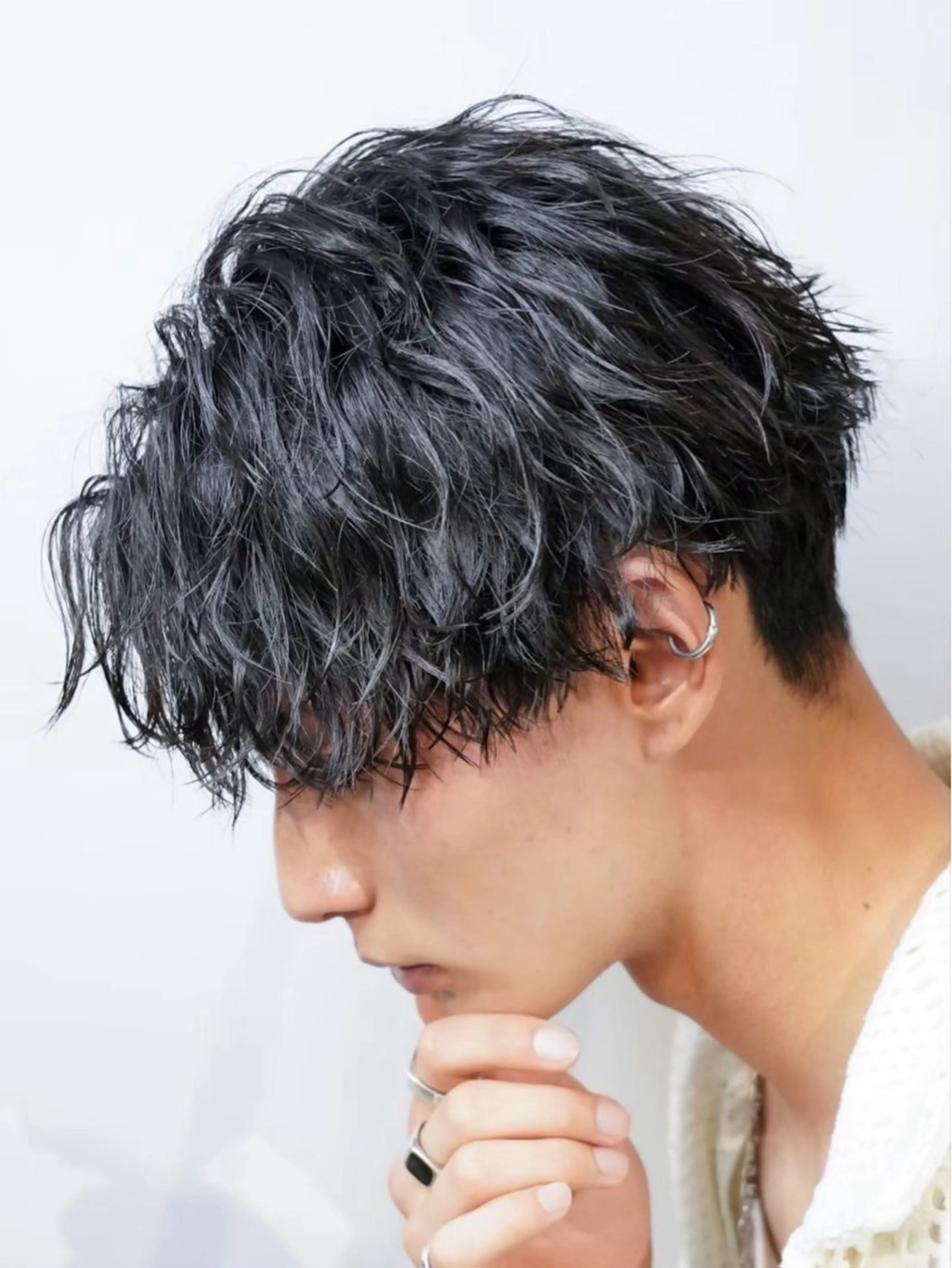 パーマ メンズ 縮毛、パーマが得意な 岡村優作のヘアスタイル