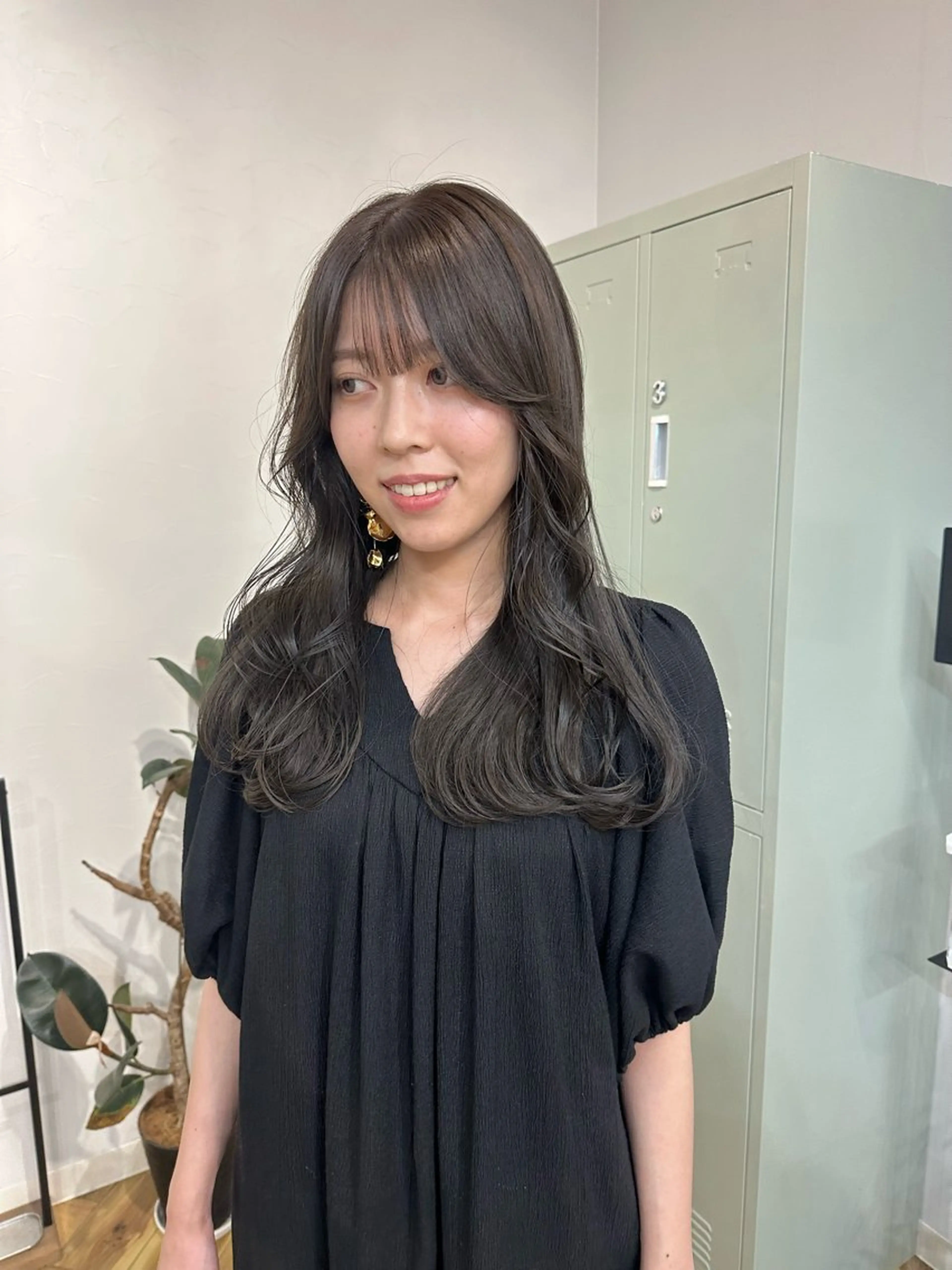 セミロング KAORU オリーブカラーのヘアスタイル