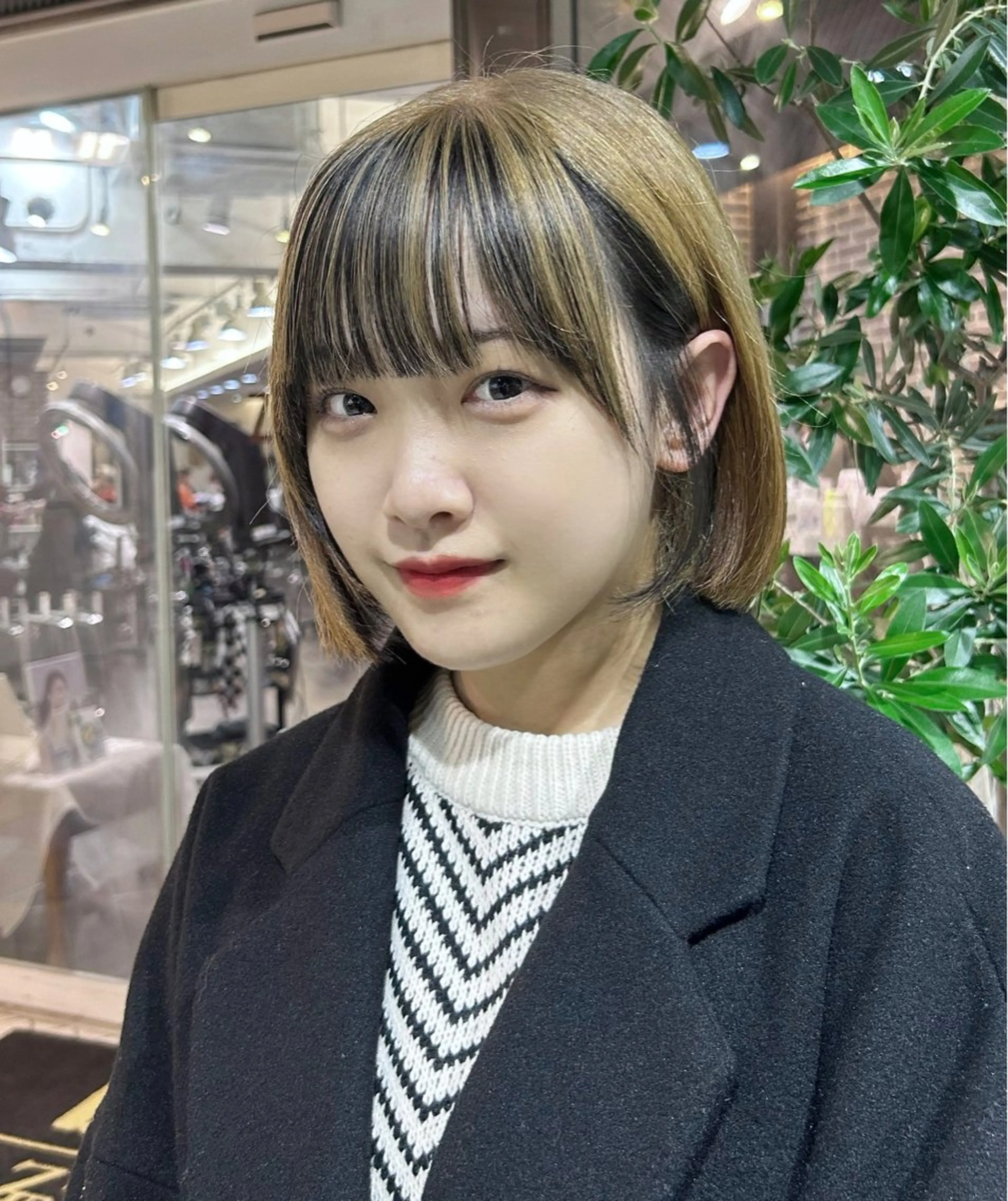 ショート カラー ミストバング  フェイスフレーミング ヘアカラー トリートメント ハイトーン/マツエク AYAKA🌙のヘアスタイル