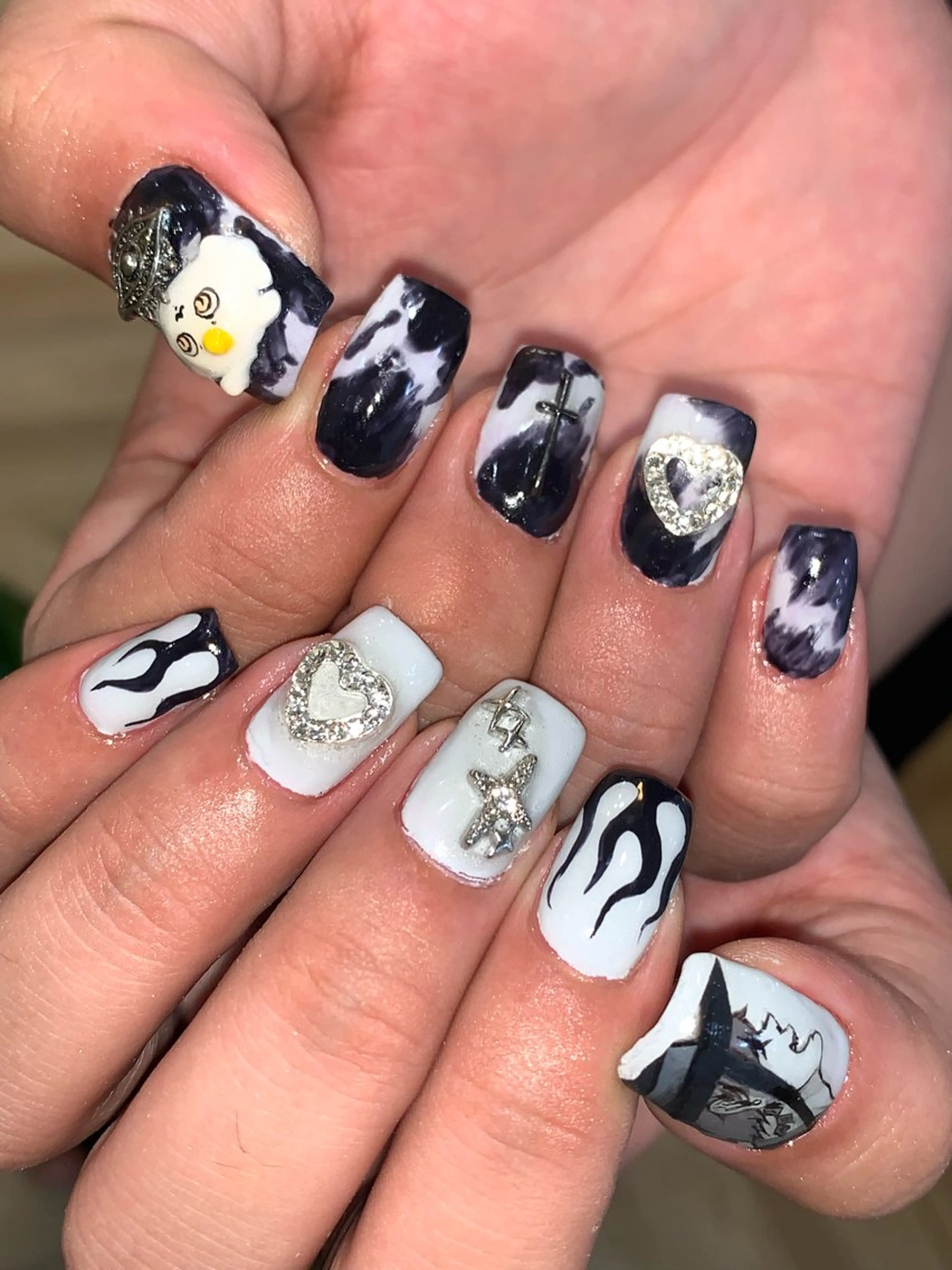 ネイル ハンドネイル NES NAIL所属・さゆり￤推しキャラ ￤ロングネイル🩷のネイルデザイン