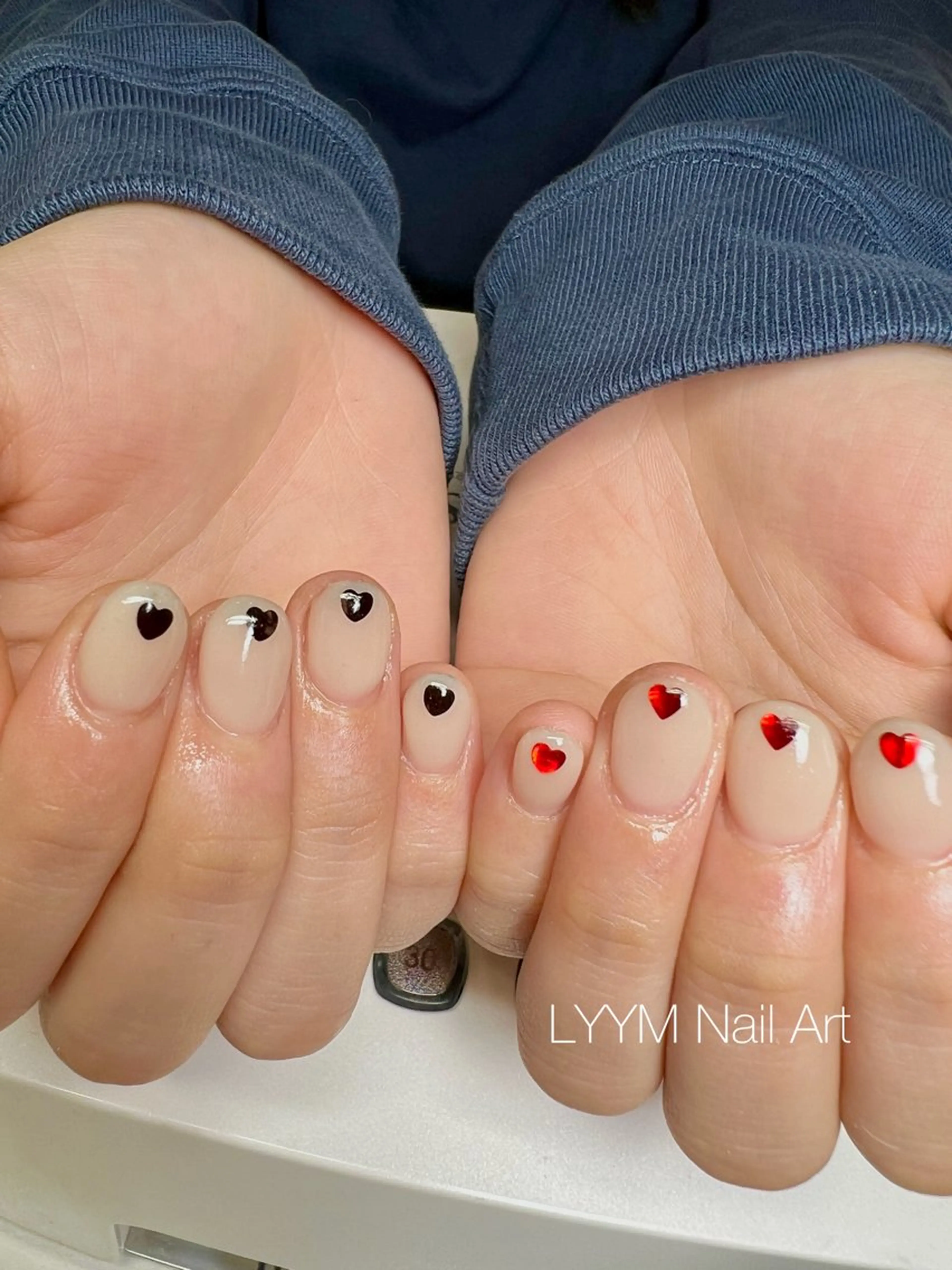 ネイル アートネイル ハート ホログラムネイル バレンタイン ハンドネイル LYYM Nail Salonのネイルデザイン