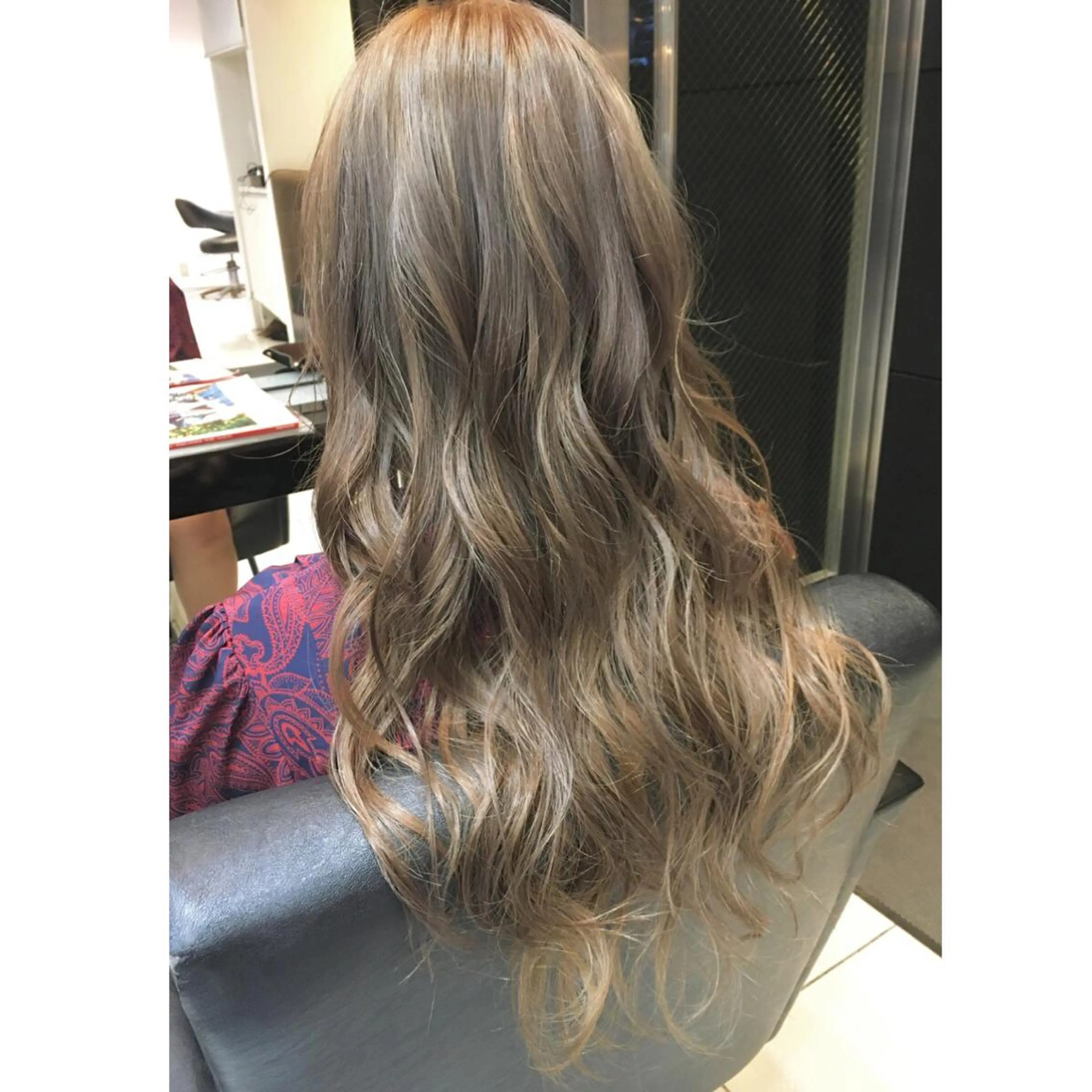 ロング カラー アッシュ ベージュカラー 女性リピ90%🍨 🩷佐藤みずきのヘアスタイル