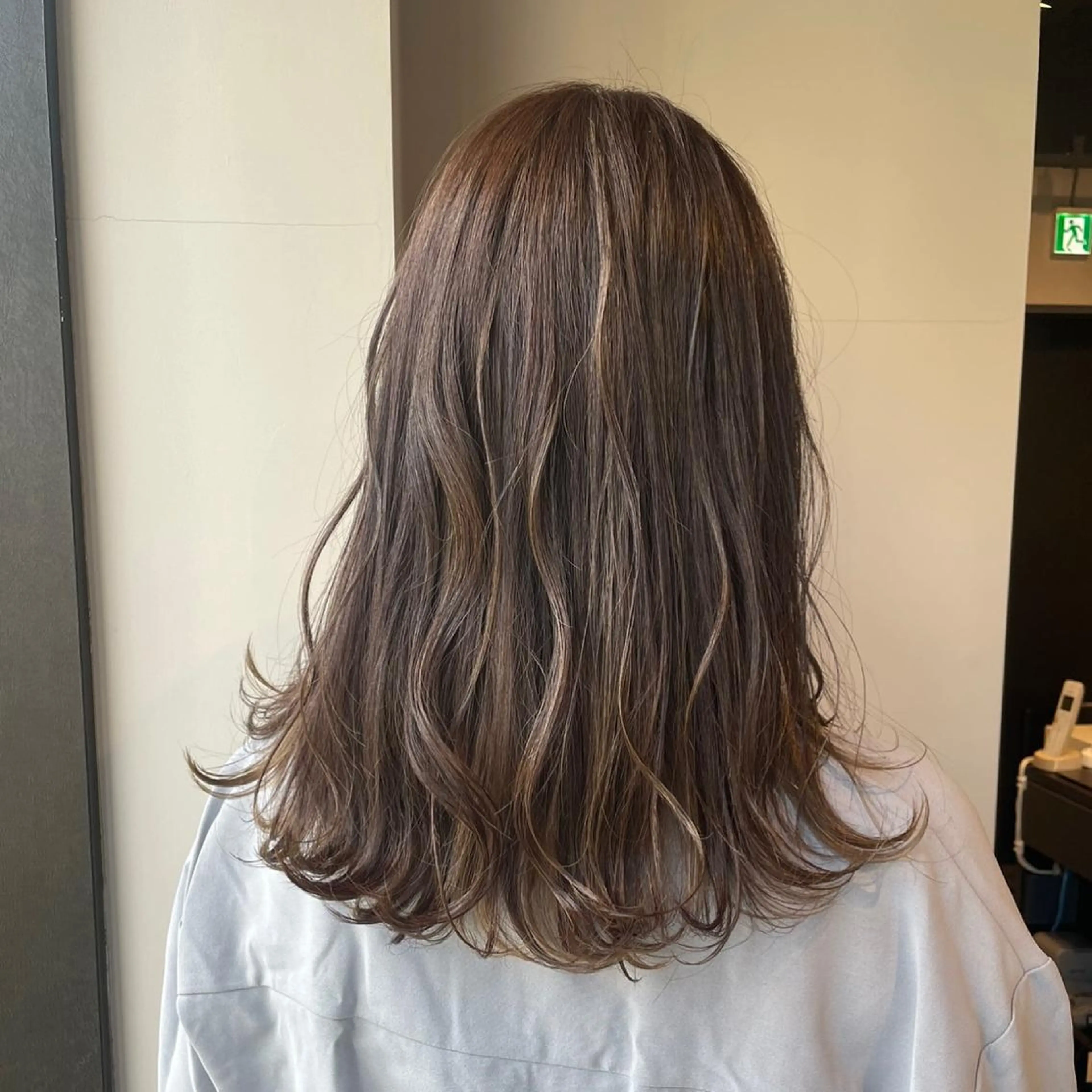 ミディアム カラー ハイライトカラー ハイライト ブリーチ👩‍🦳/ ‪✂︎MANAMIのヘアスタイル