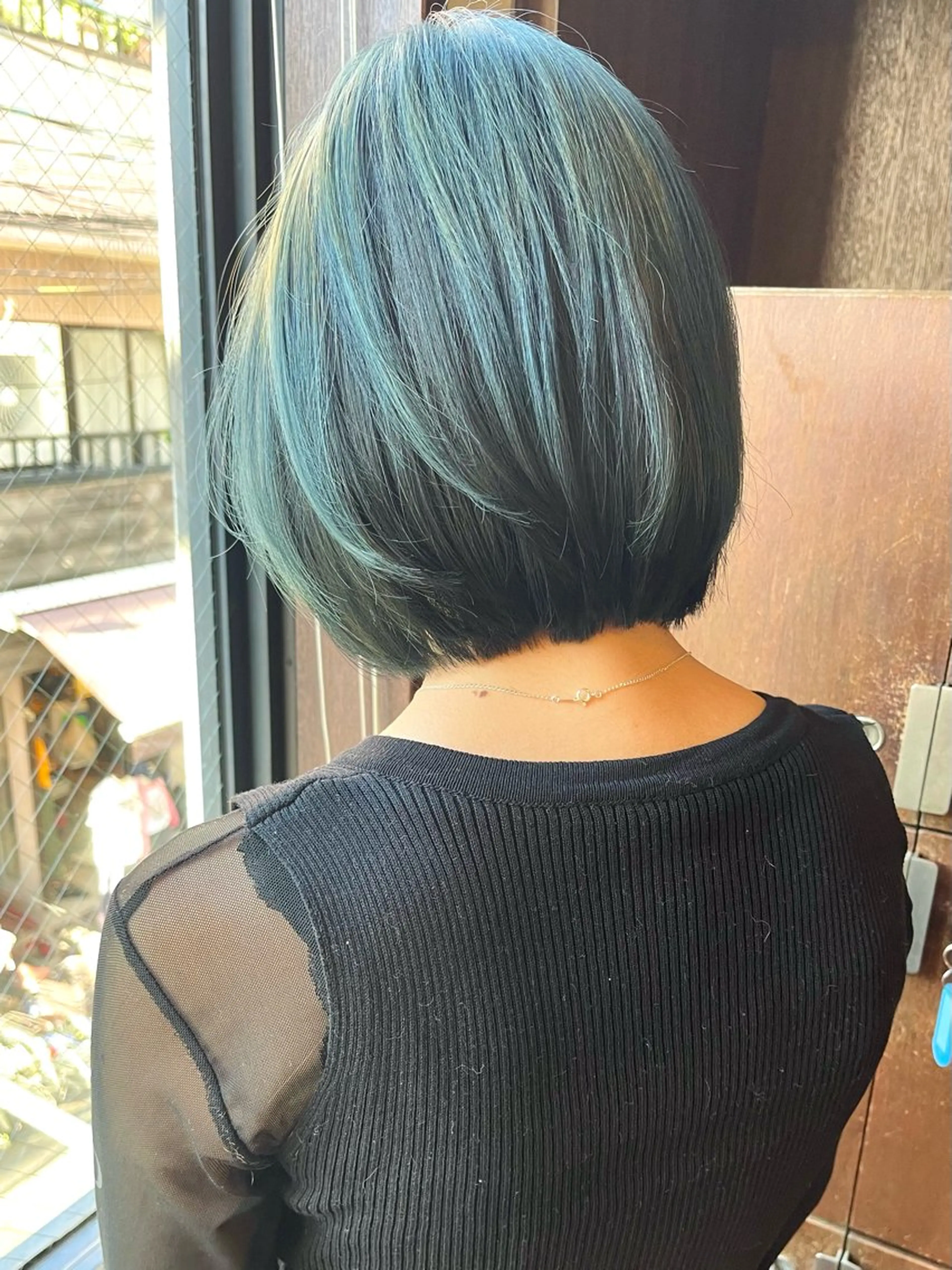 ショート カラー ブルーカラー カット ヘアカラー トリートメント 髪質改善ｶﾗｰ ｹｱﾌﾞﾘｰﾁ/ﾀﾑのヘアスタイル