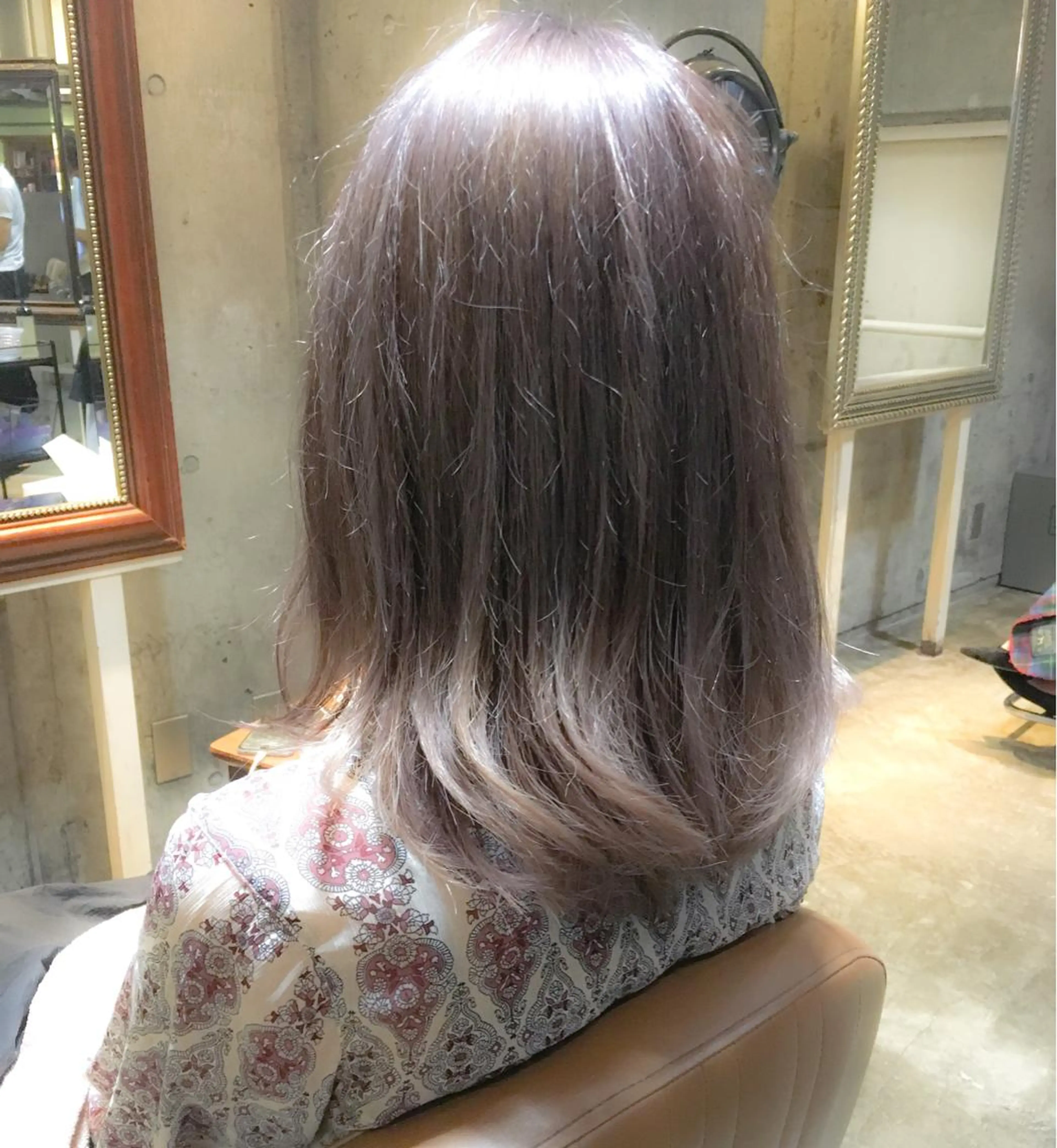セミロング カラー アッシュ アッシュグレー アッシュグレージュ 透明感カラー グレージュ 北條 優輝のヘアスタイル