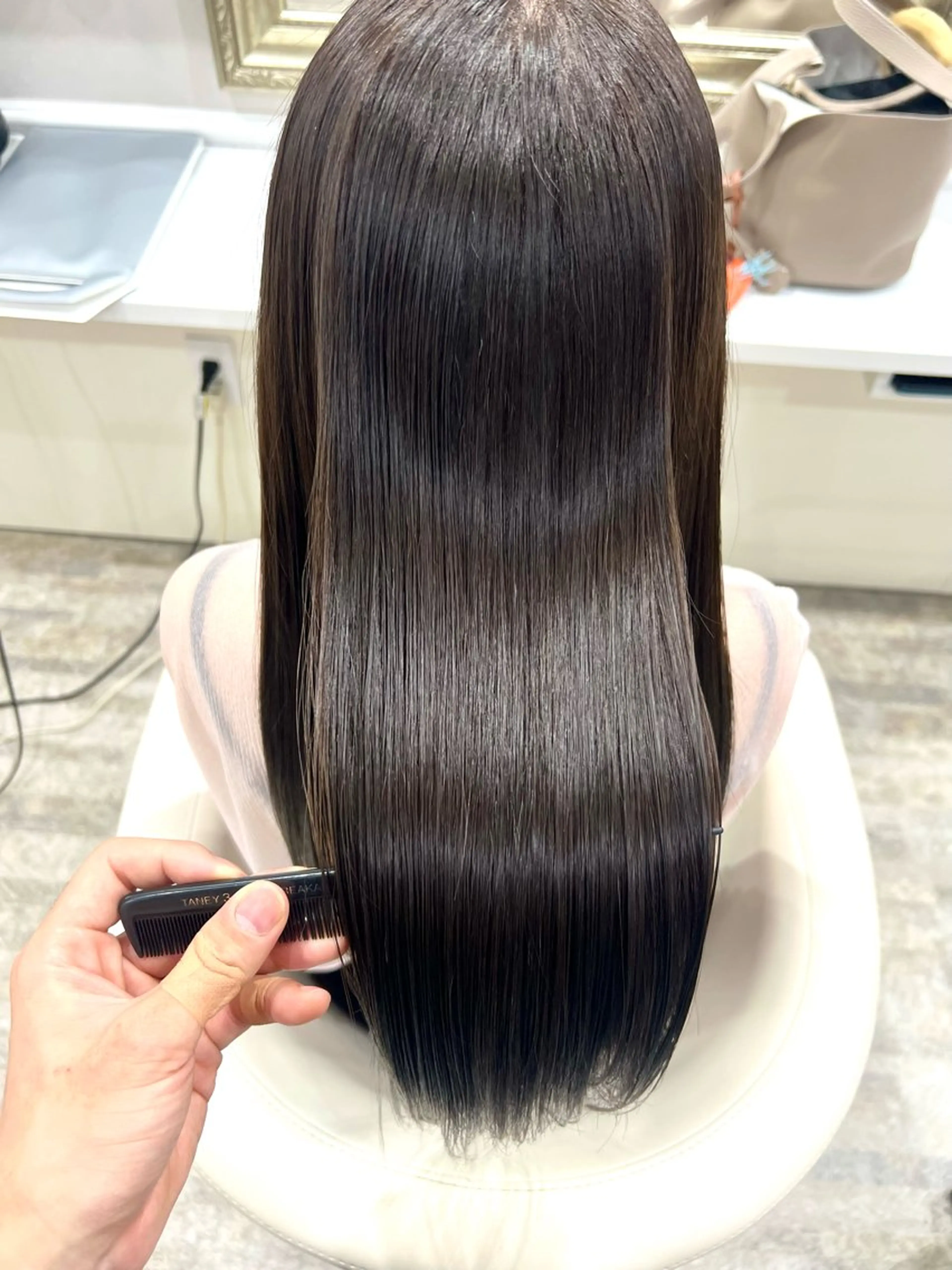 ✅『脱ギシギシでツヤ髪になりたい！』カット＋透明感カラー＋髪質改善トリートメント  アディクシーの写真