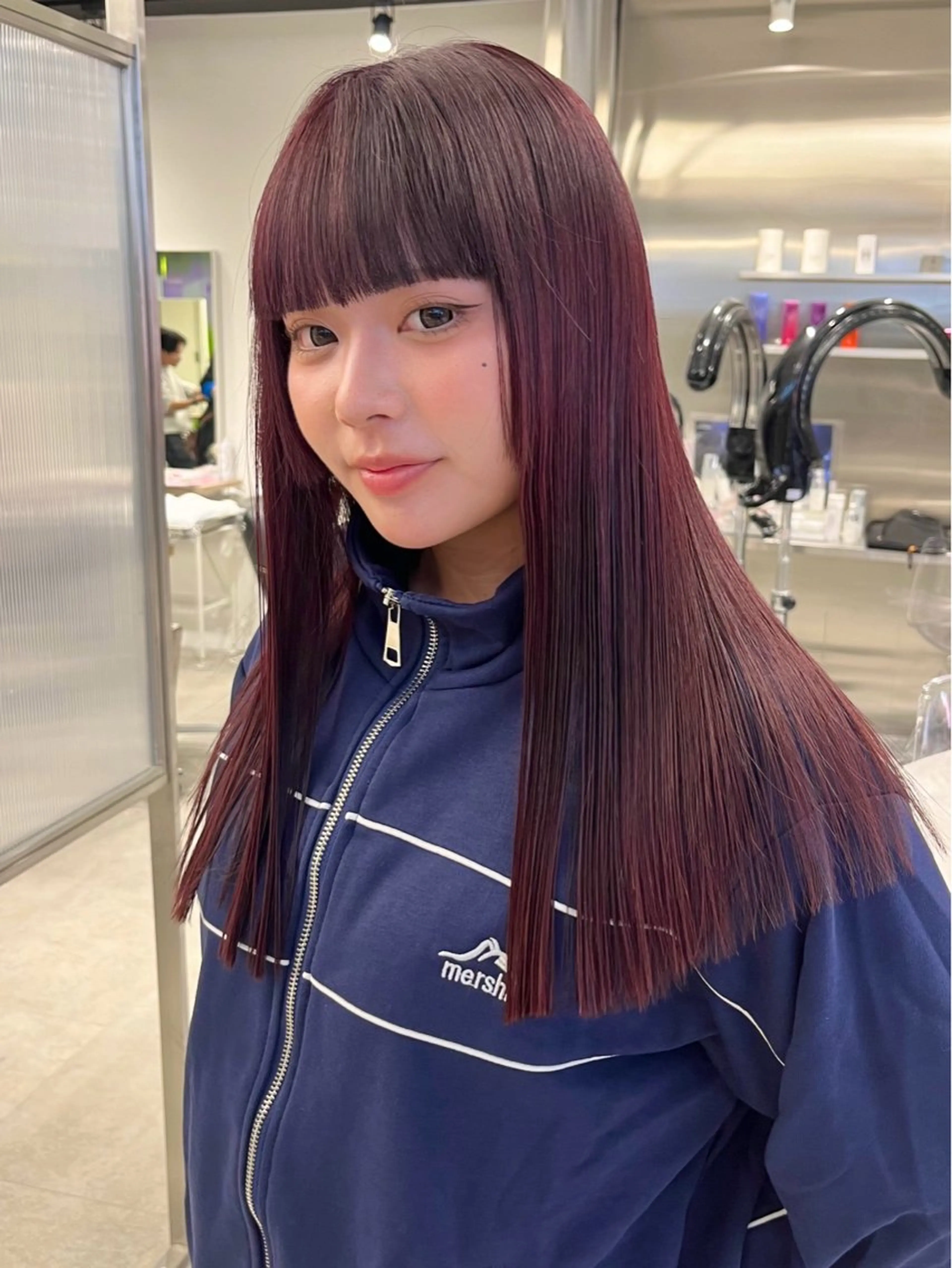 ロング カラー ヘアアレンジ 切りっぱなしボブ 抜きっぱなしブロンド ボルドーカラー ブラウンカラー デザインカラー カット ヘアカラー mai🤍縮毛酸性ス トレート/アイリストのヘアスタイル