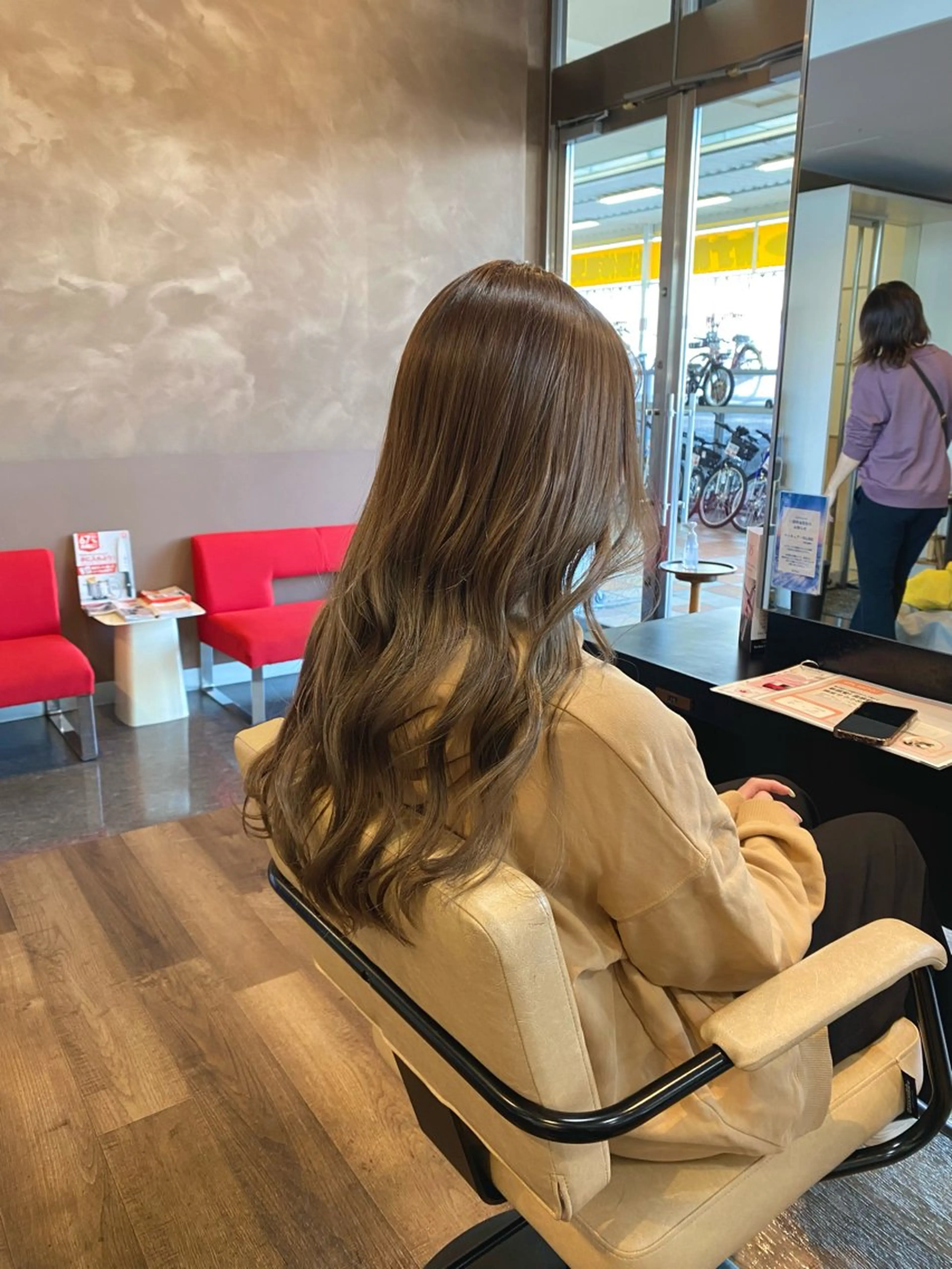 ロング カラー ベージュカラー ミルクティーベージュ カット ヘアカラー トリートメント STYLE エキシティ店所属・【似合わせパーマ】 STYLE 杉原　魁のヘアスタイル