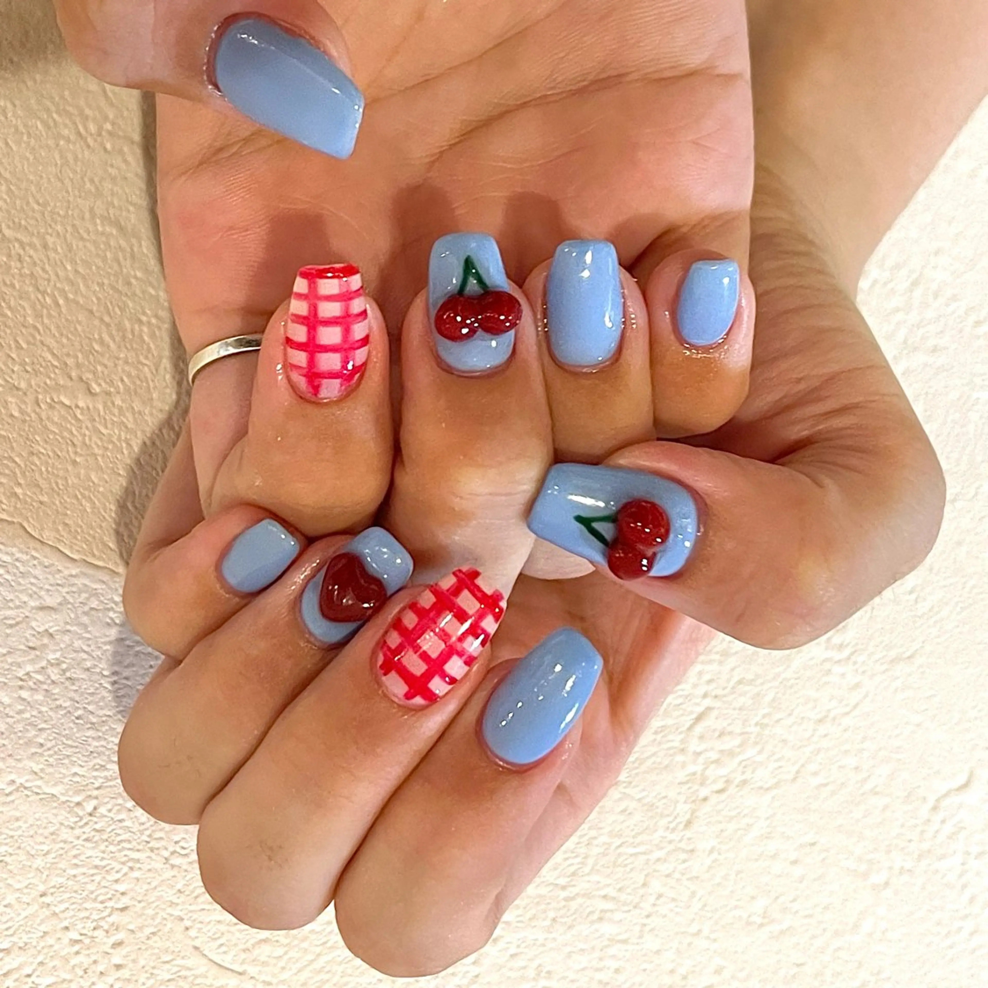 ネイル ブルー ガーリー ハート キラキラネイル ワンカラーネイル ハンドネイル フットネイル para ☀︎ sol by BECK所属・Para Sol nail　Maoのネイルデザイン