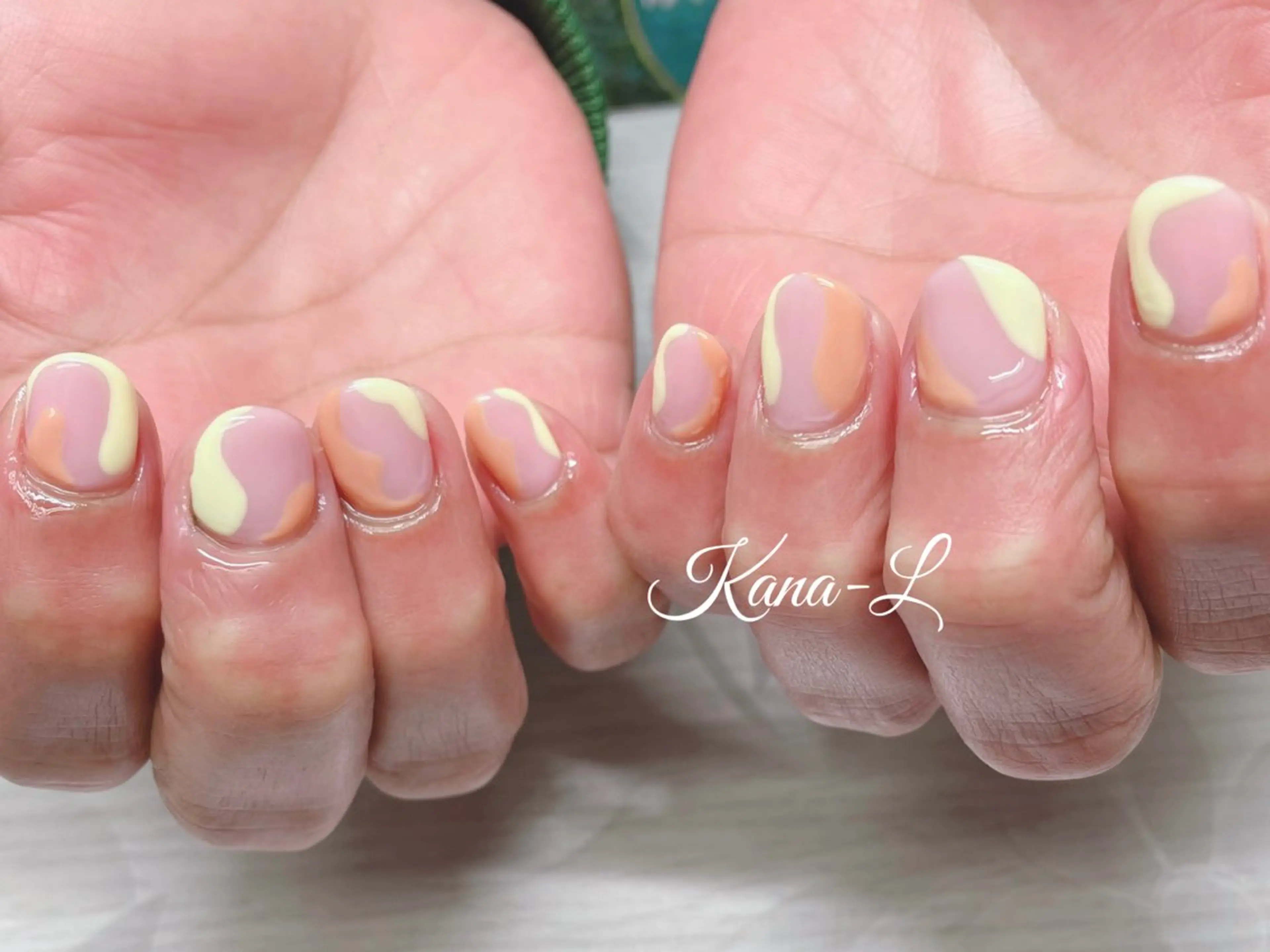 ネイル ジェルネイル ニュアンスネイル パラジェル 芦辺 香奈のネイルデザイン