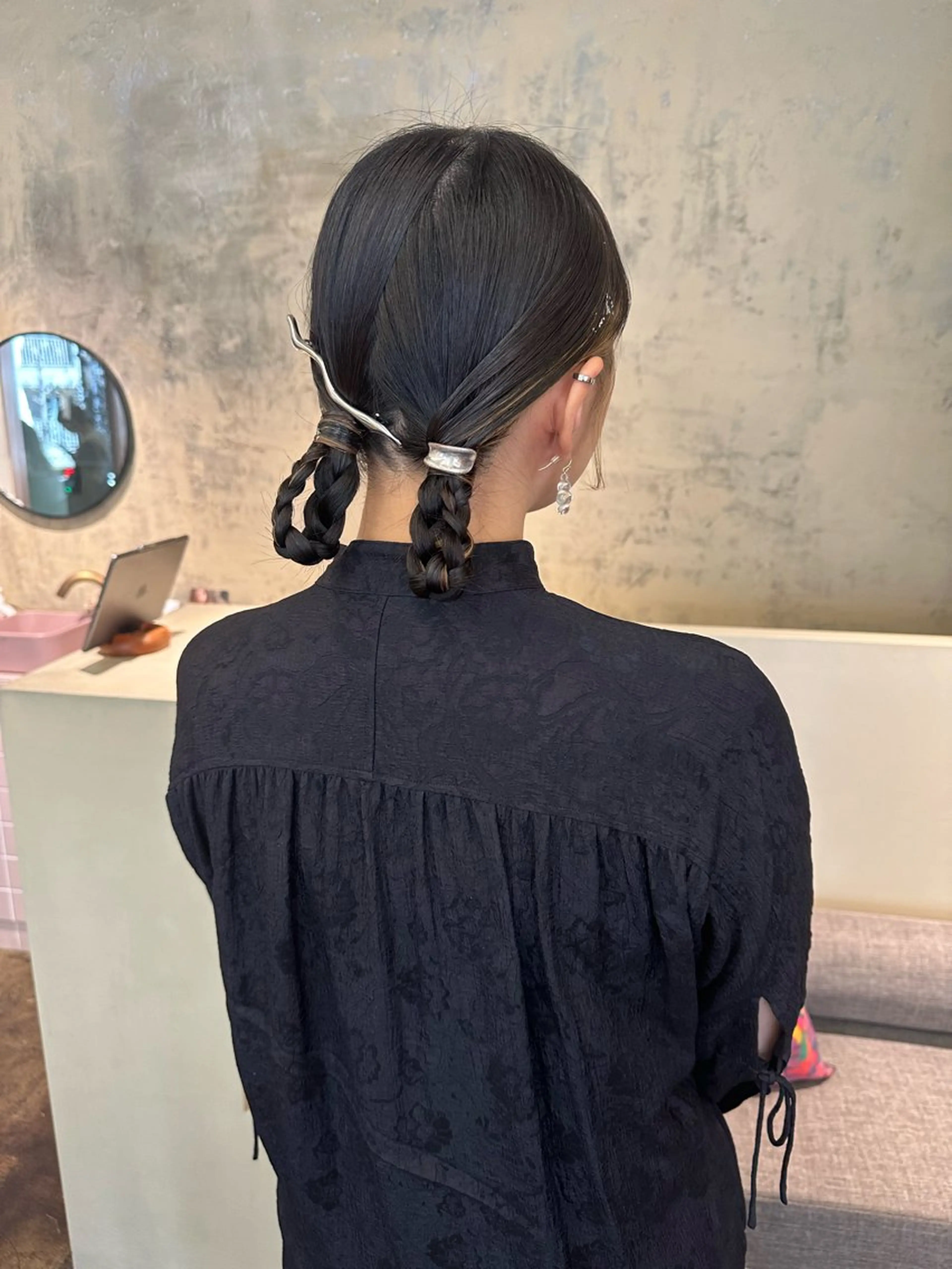 セミロング ヘアアレンジ ヘアセット yupi🐈‍⬛ ベージュ/レイヤーのヘアスタイル