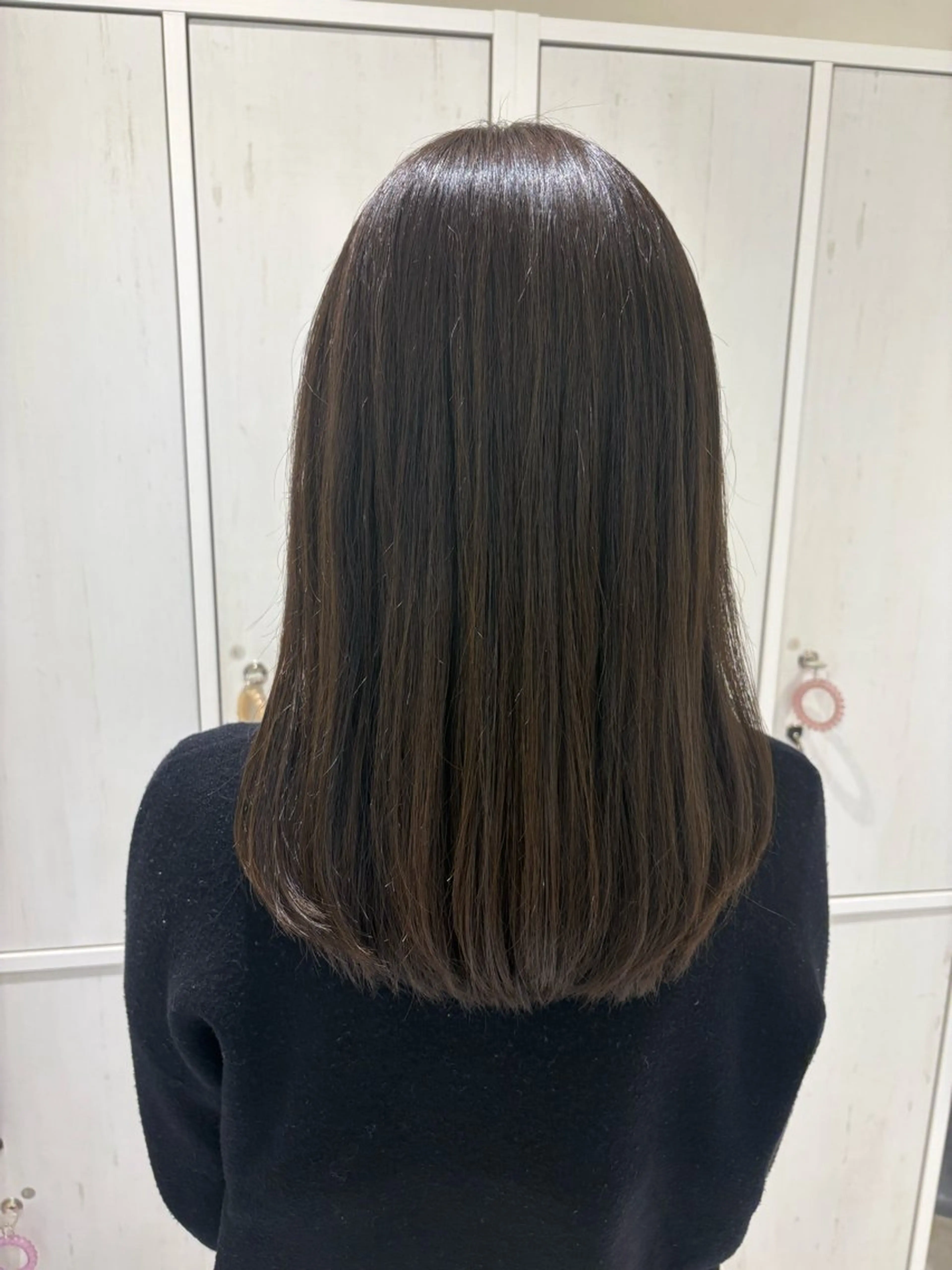セミロング カラー ベージュカラー オリーブベージュ カット ヘアカラー 脇尾 百花のヘアスタイル